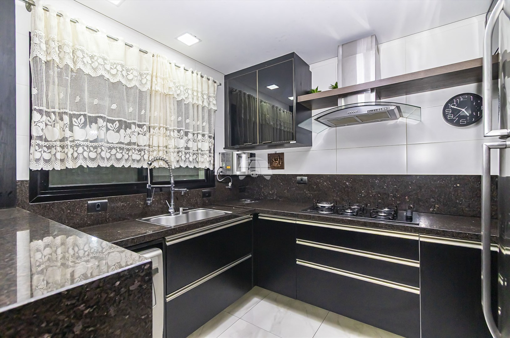 Casa à venda em Hauer, Curitiba — Portal Chave Fácil