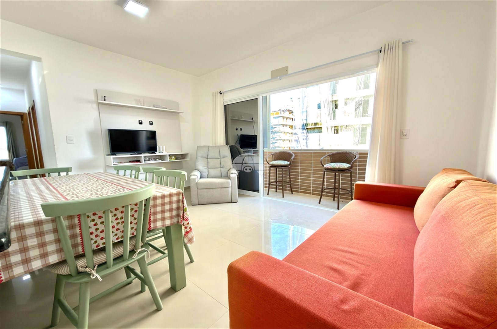 Apartamento à venda em Caioba, Matinhos — Portal Chave Fácil