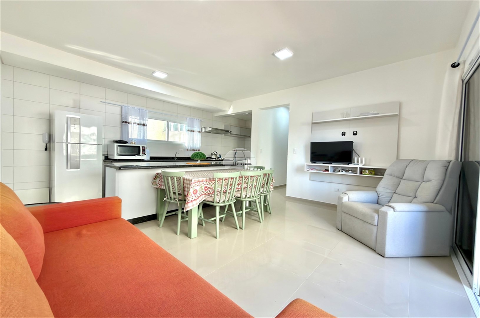Apartamento à venda em Caioba, Matinhos — Portal Chave Fácil