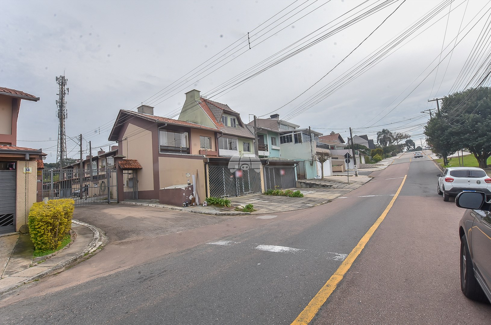 Casa à venda em Xaxim, Curitiba — GOMES CONSULTOR IMOBILIARIO LTDA.