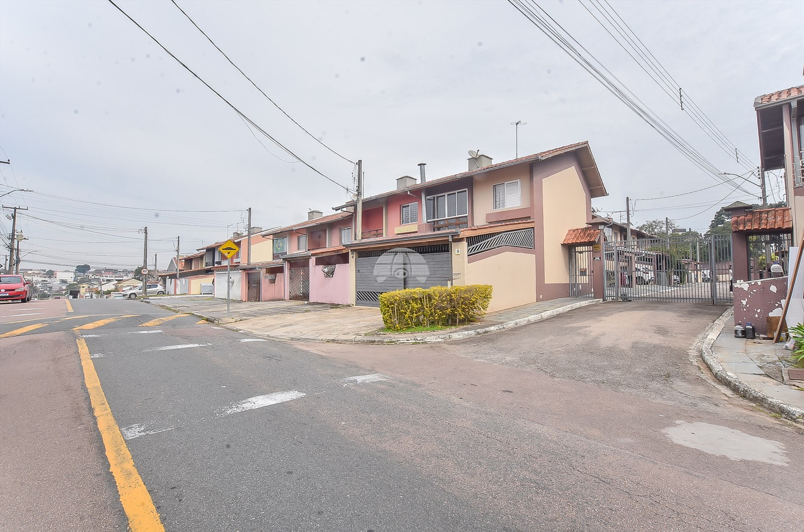 Casa à venda em Xaxim, Curitiba — GOMES CONSULTOR IMOBILIARIO LTDA.