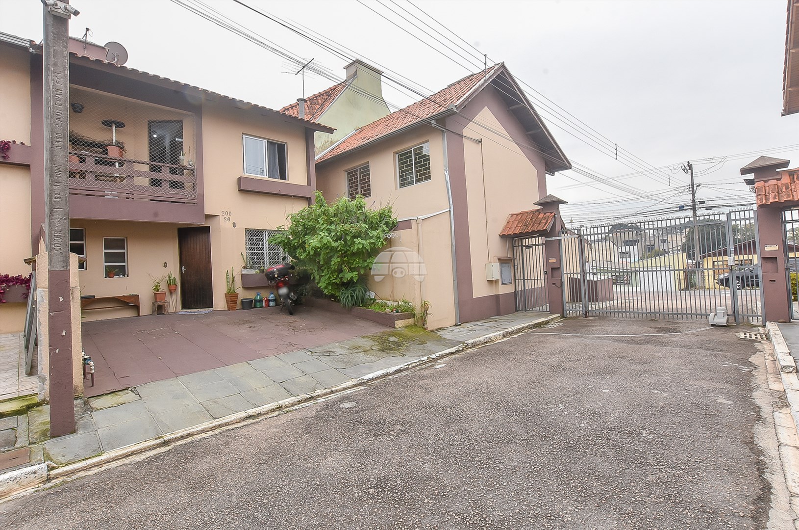 Casa à venda em Xaxim, Curitiba — GOMES CONSULTOR IMOBILIARIO LTDA.