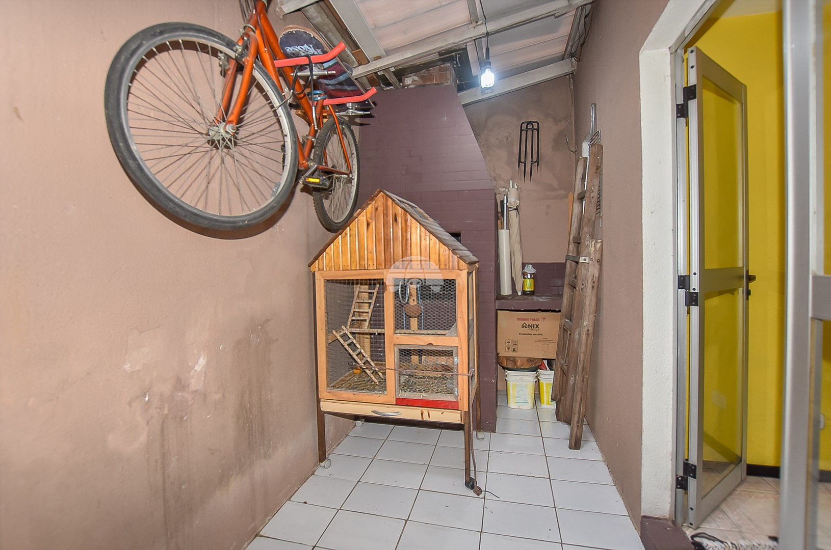 Casa à venda em Xaxim, Curitiba — GOMES CONSULTOR IMOBILIARIO LTDA.
