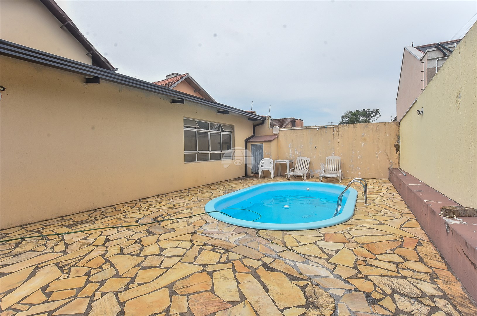 Casa à venda em Xaxim, Curitiba — GOMES CONSULTOR IMOBILIARIO LTDA.