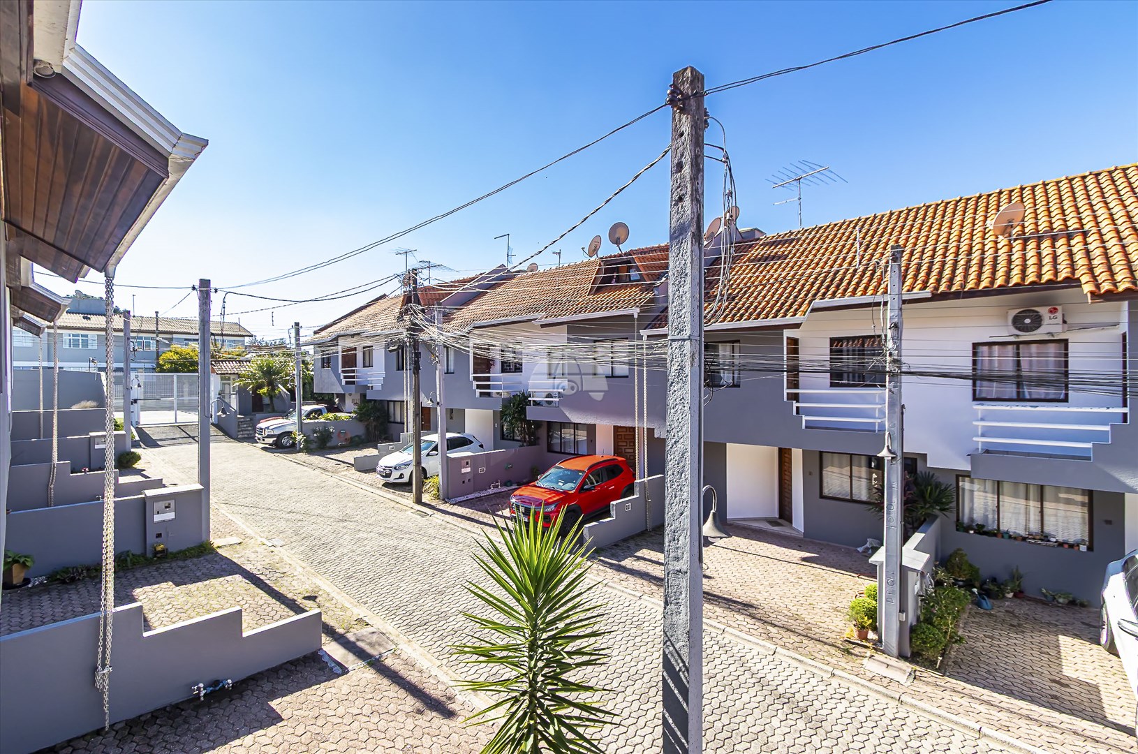 Casa à venda em Alto Boqueirão, Curitiba — Imobiliária Andrade