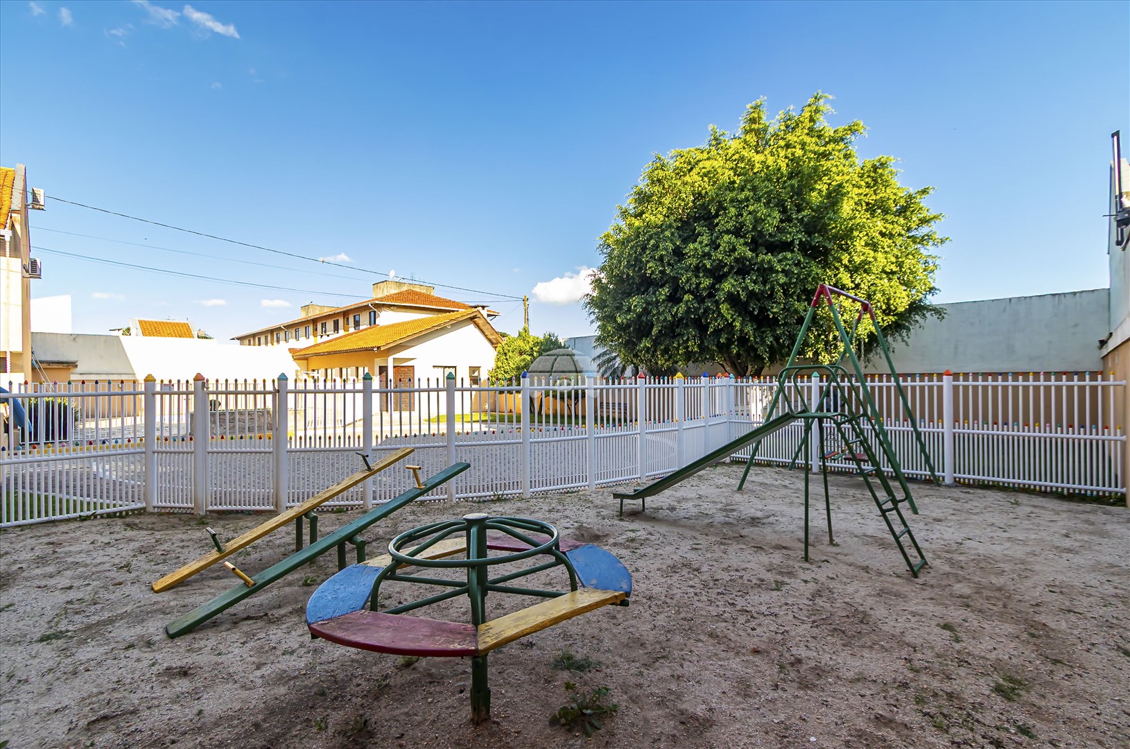 Casa à venda em Alto Boqueirão, Curitiba — Imobiliária Andrade