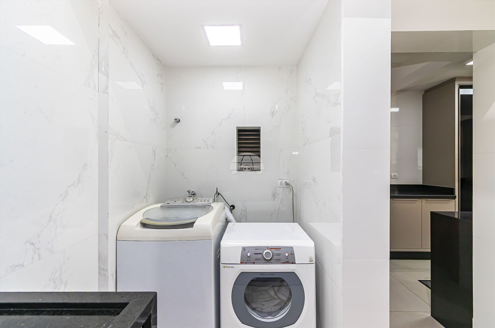 Casa à venda em Alto Boqueirão, Curitiba — Imobiliária Andrade