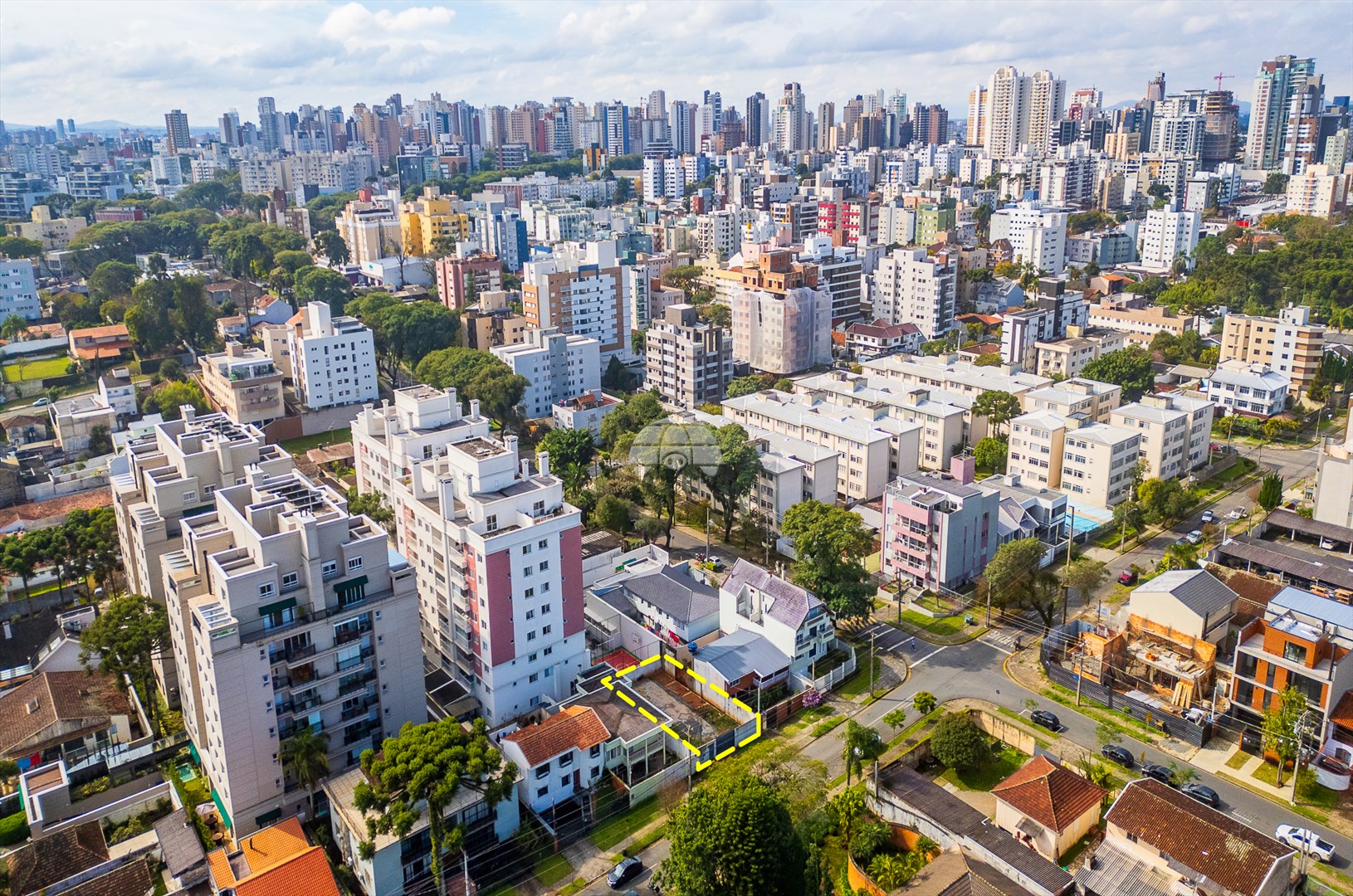 Terreno/Área para alugar em Vila Izabel, Curitiba — Portal Chave Fácil