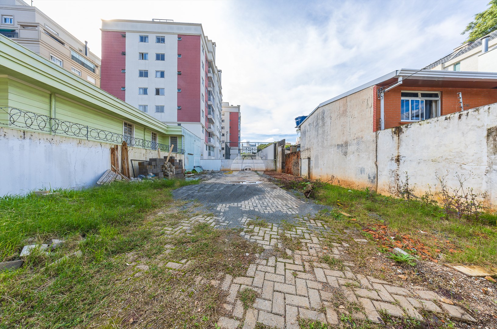 Terreno/Área para alugar em Vila Izabel, Curitiba — Portal Chave Fácil