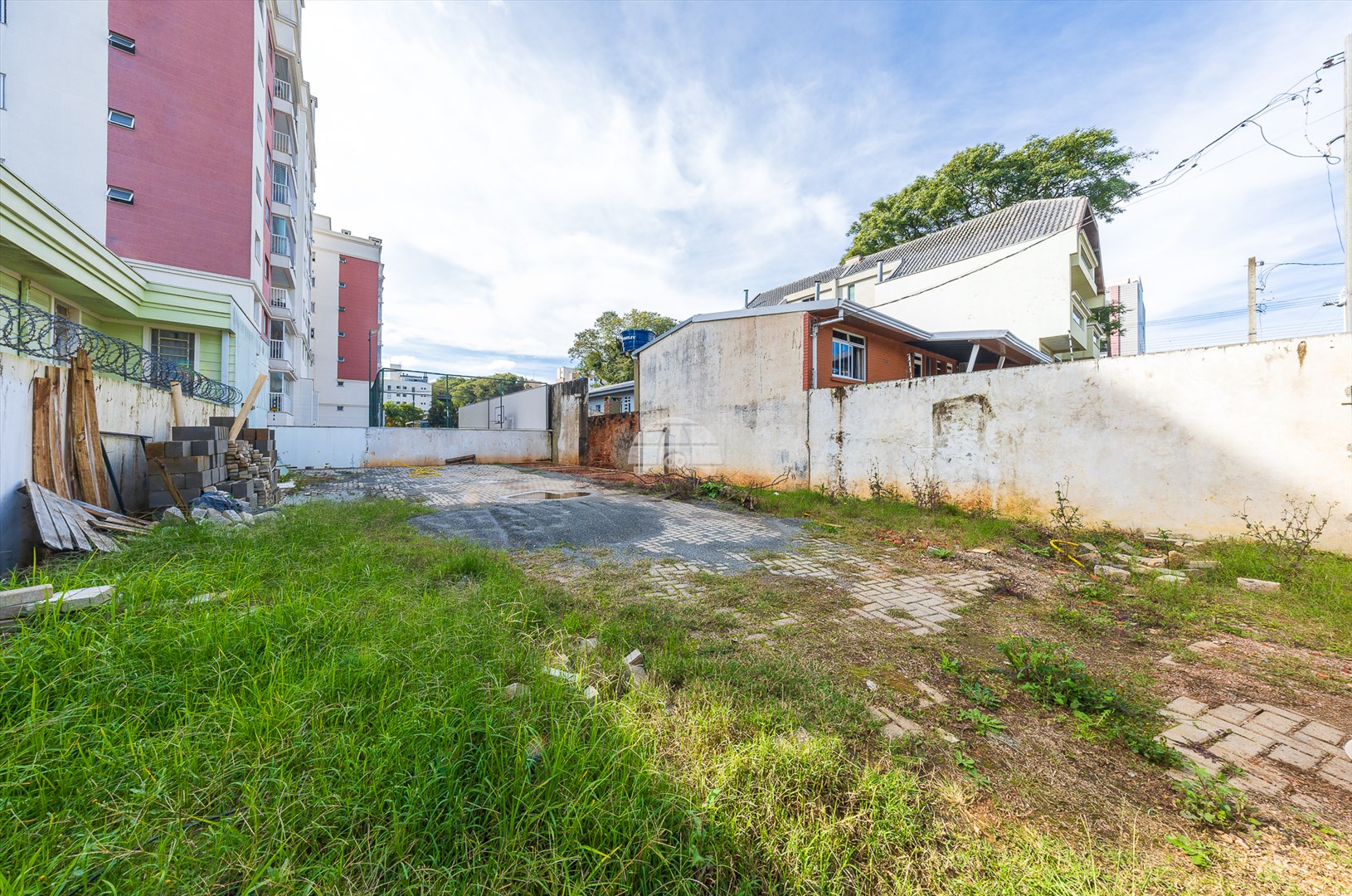 Terreno/Área para alugar em Vila Izabel, Curitiba — Portal Chave Fácil