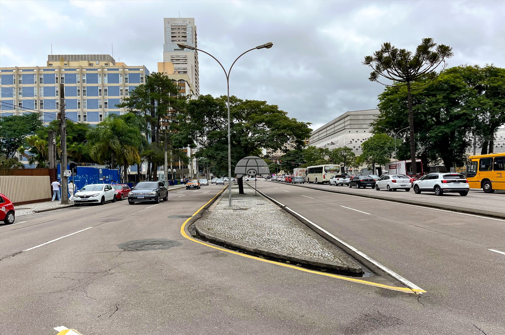 Apartamento à venda em Centro Cívico, Curitiba — Imobiliária Razão
