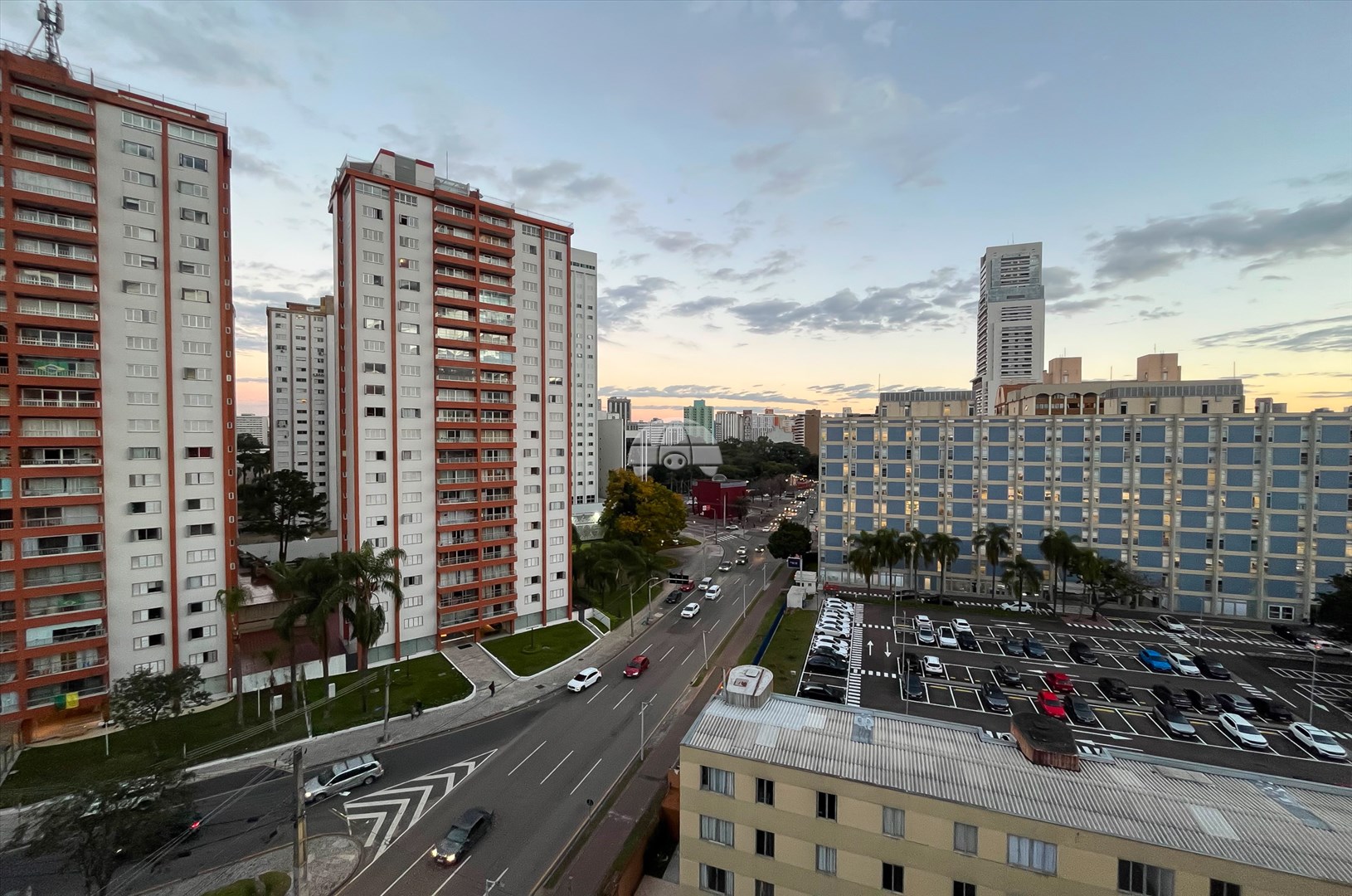 Apartamento à venda em Centro Cívico, Curitiba — Imobiliária Razão
