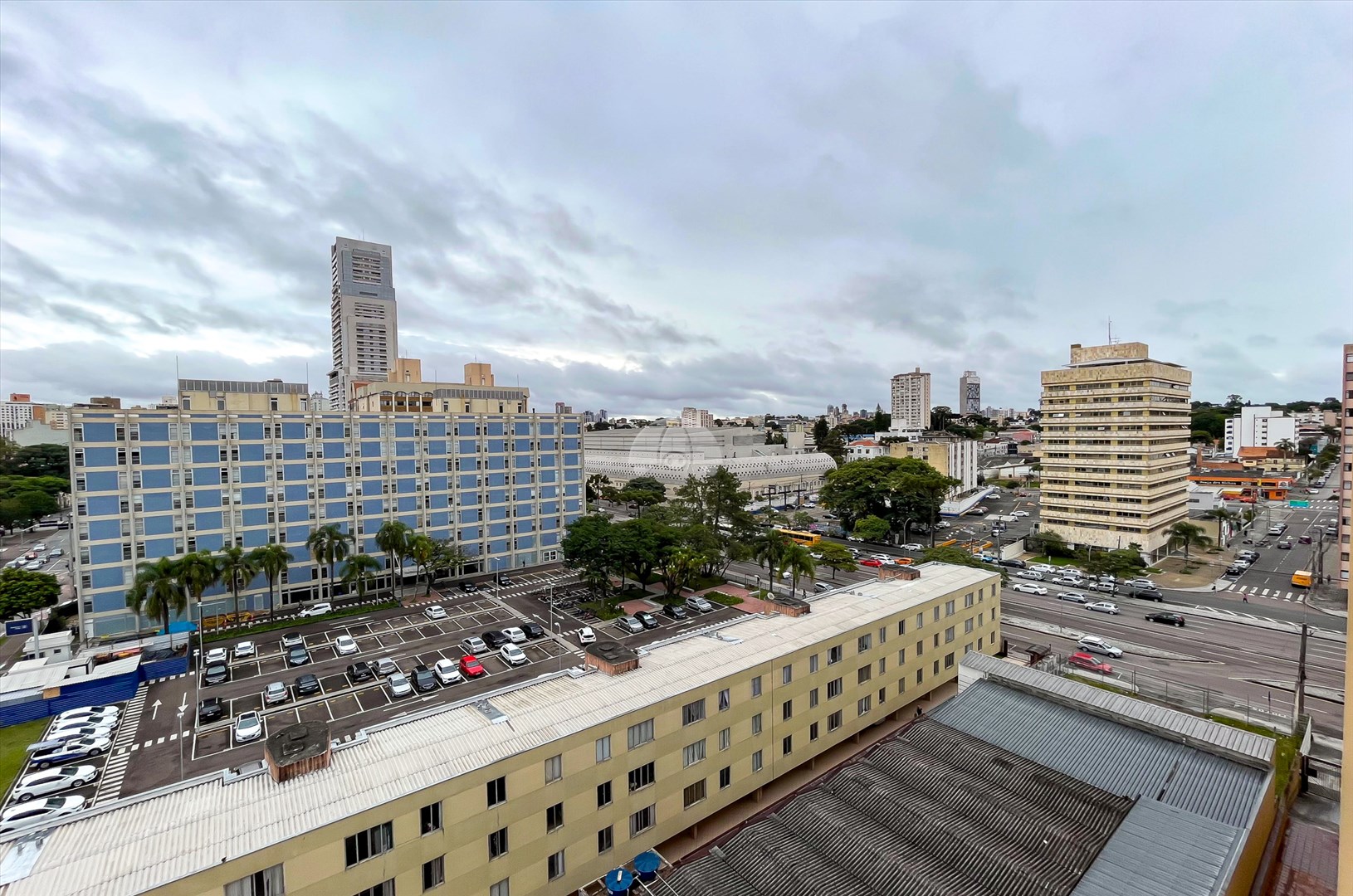 Apartamento à venda em Centro Cívico, Curitiba — Imobiliária Razão