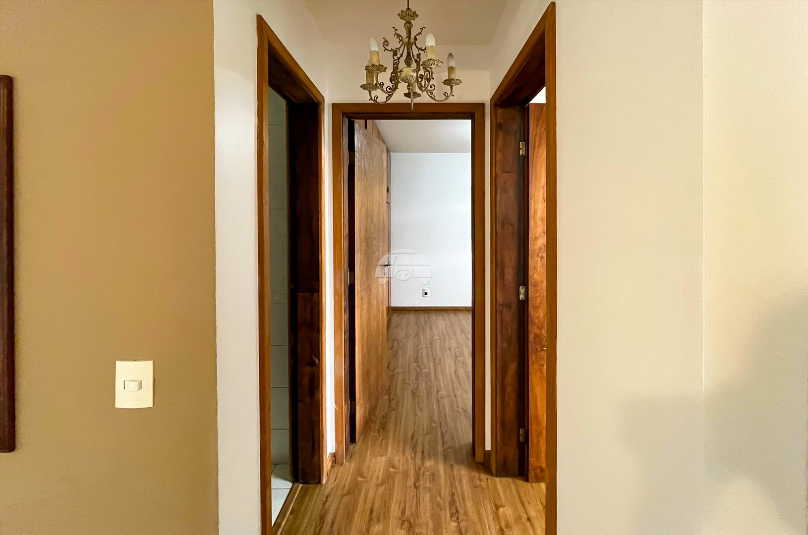 Apartamento à venda em Centro Cívico, Curitiba — Imobiliária Razão
