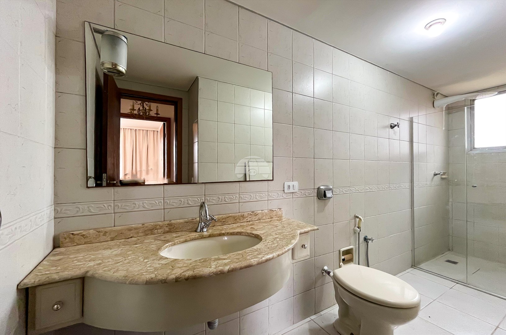 Apartamento à venda em Centro Cívico, Curitiba — Imobiliária Razão