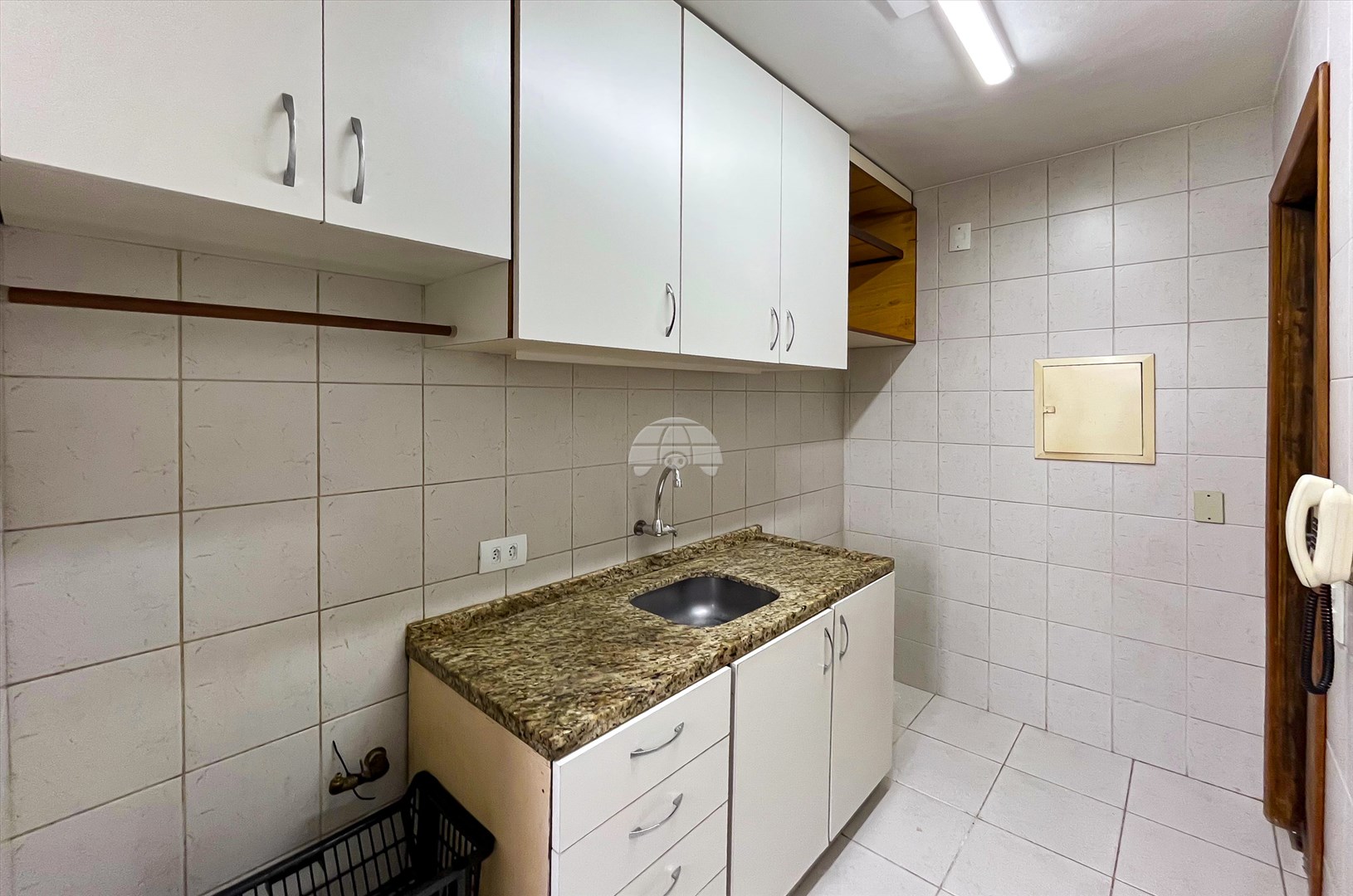 Apartamento à venda em Centro Cívico, Curitiba — Imobiliária Razão