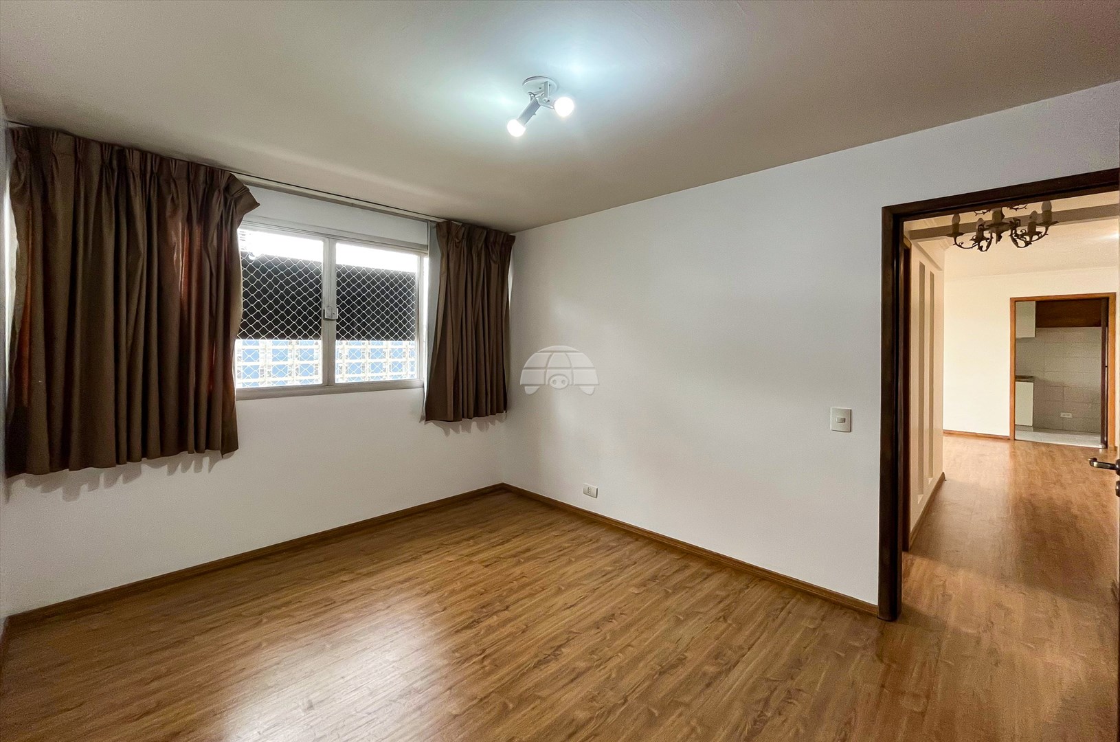 Apartamento à venda em Centro Cívico, Curitiba — Imobiliária Razão