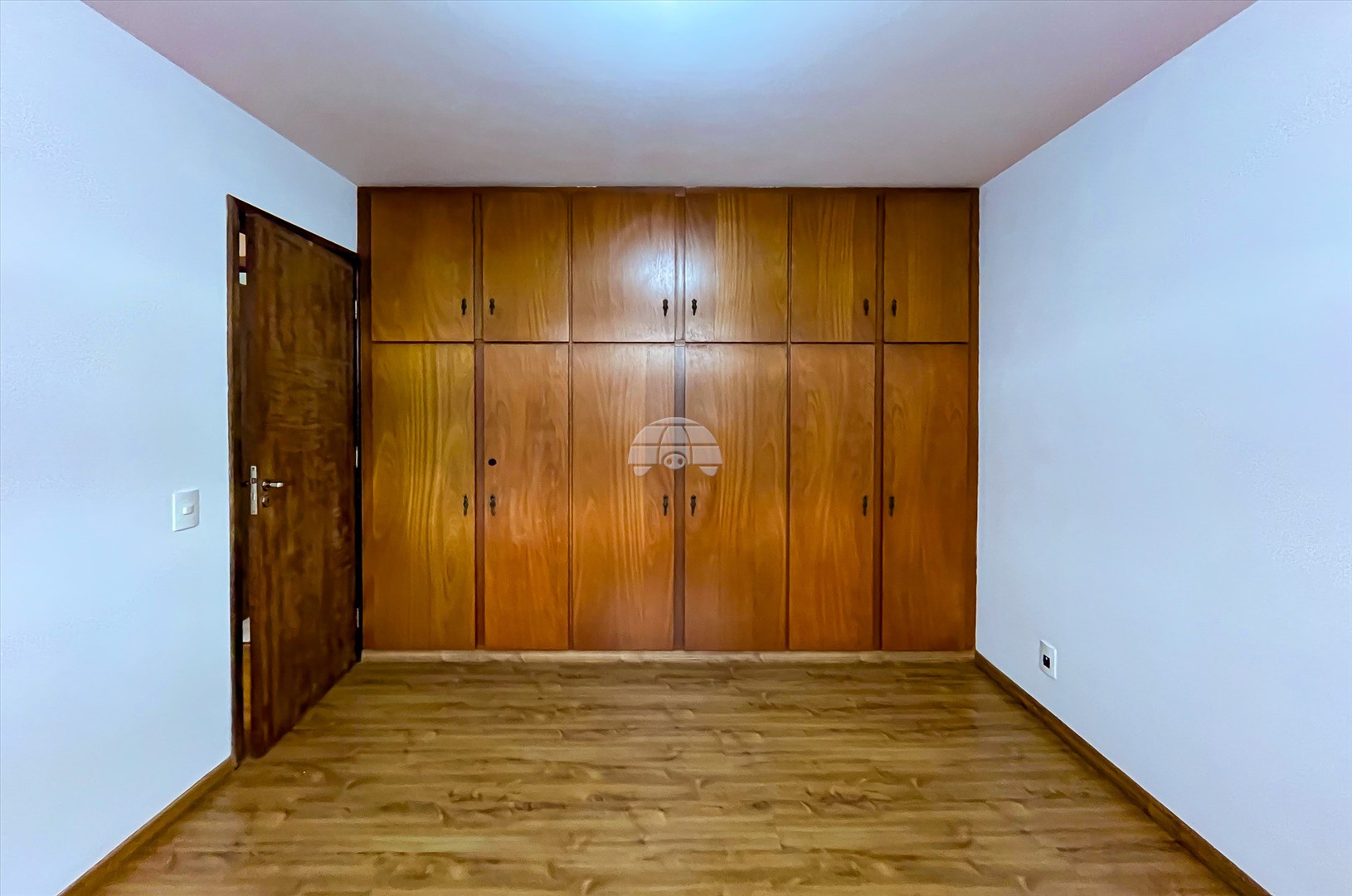 Apartamento à venda em Centro Cívico, Curitiba — Imobiliária Razão