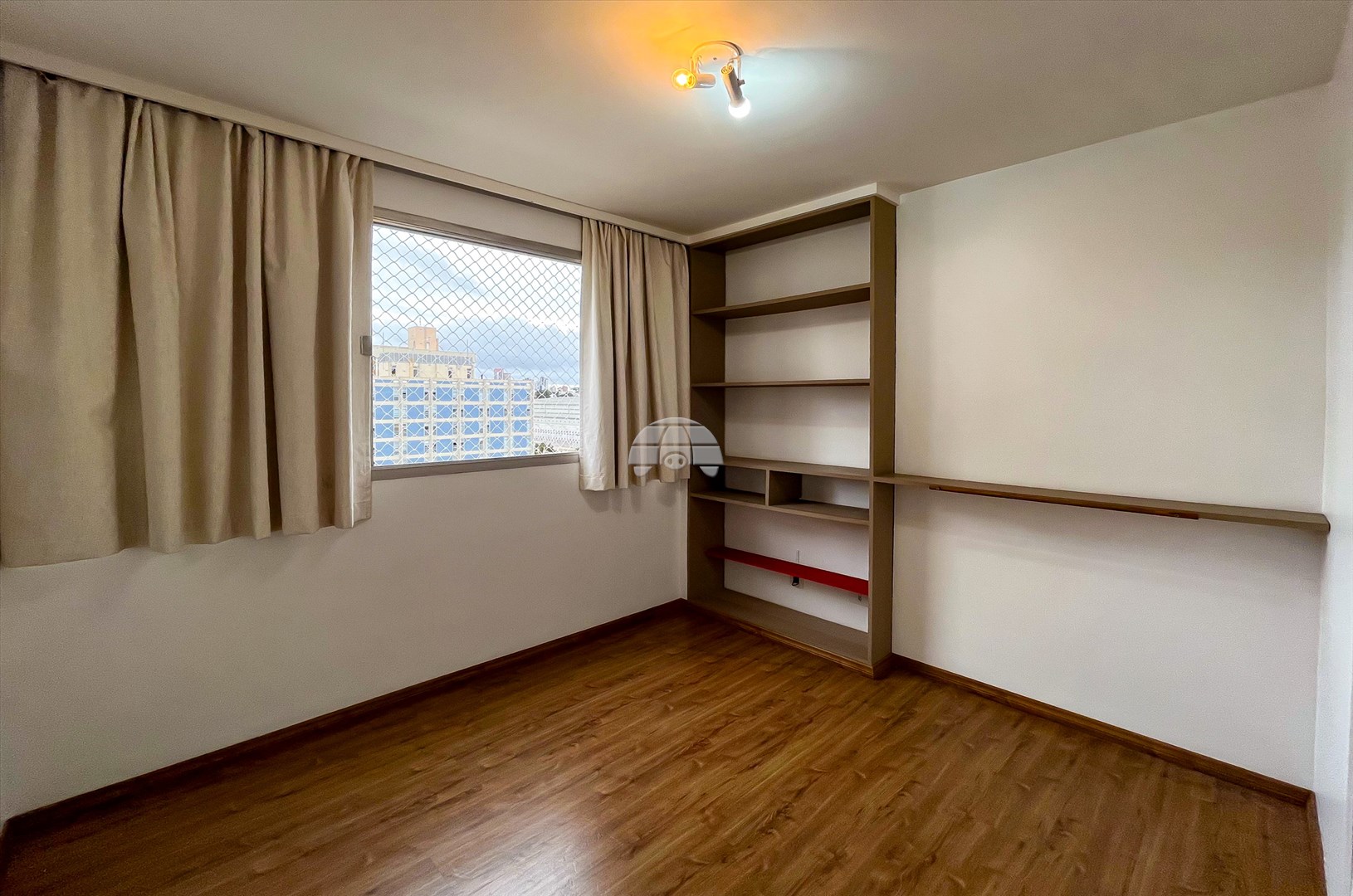 Apartamento à venda em Centro Cívico, Curitiba — Imobiliária Razão