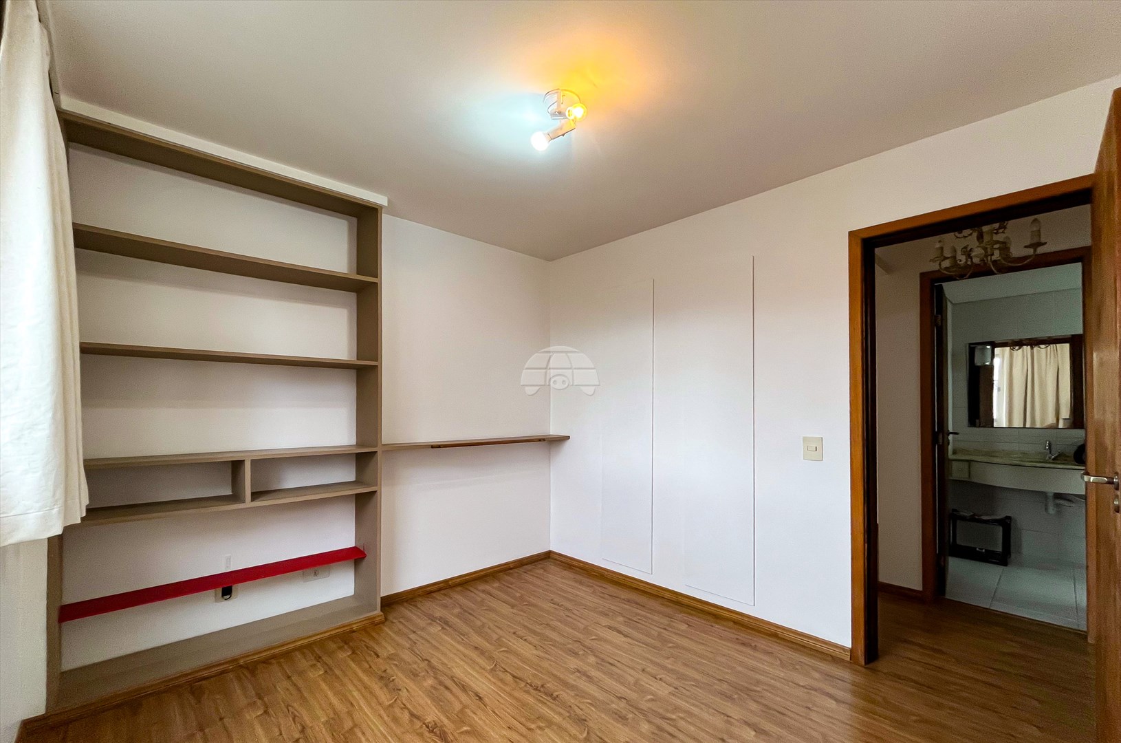 Apartamento à venda em Centro Cívico, Curitiba — Imobiliária Razão
