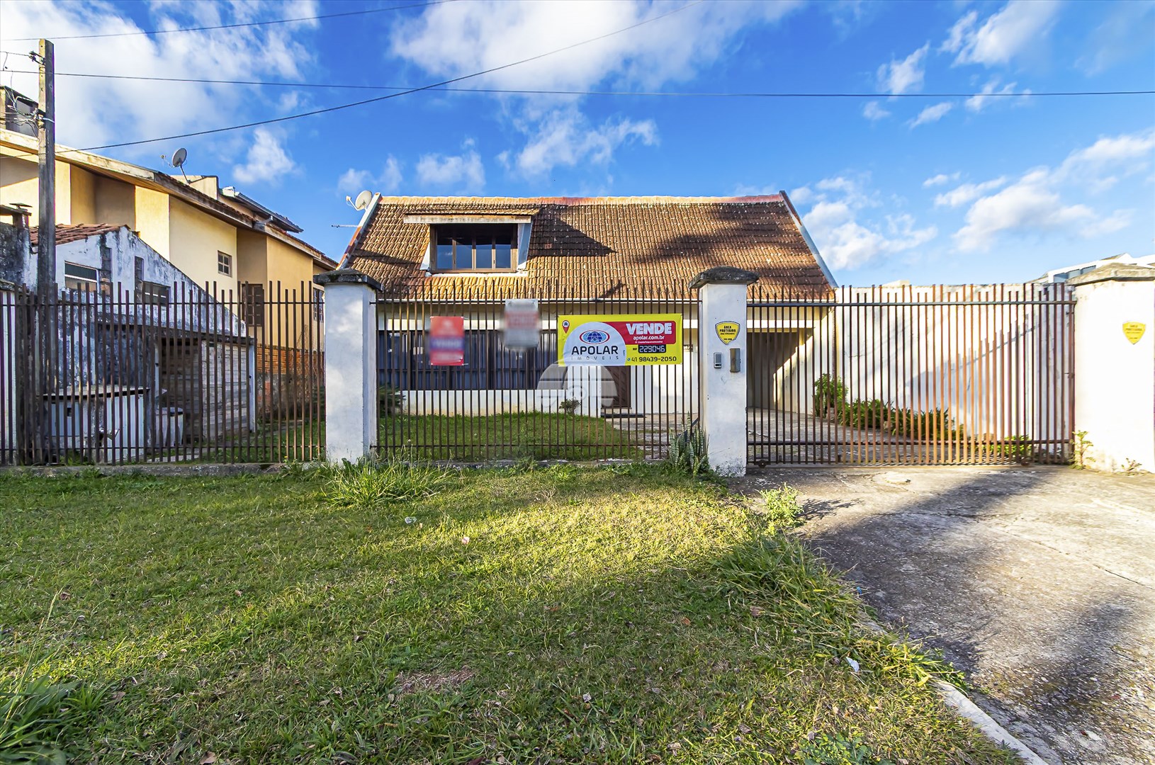 Casa à venda em Hauer, Curitiba — Portal Chave Fácil