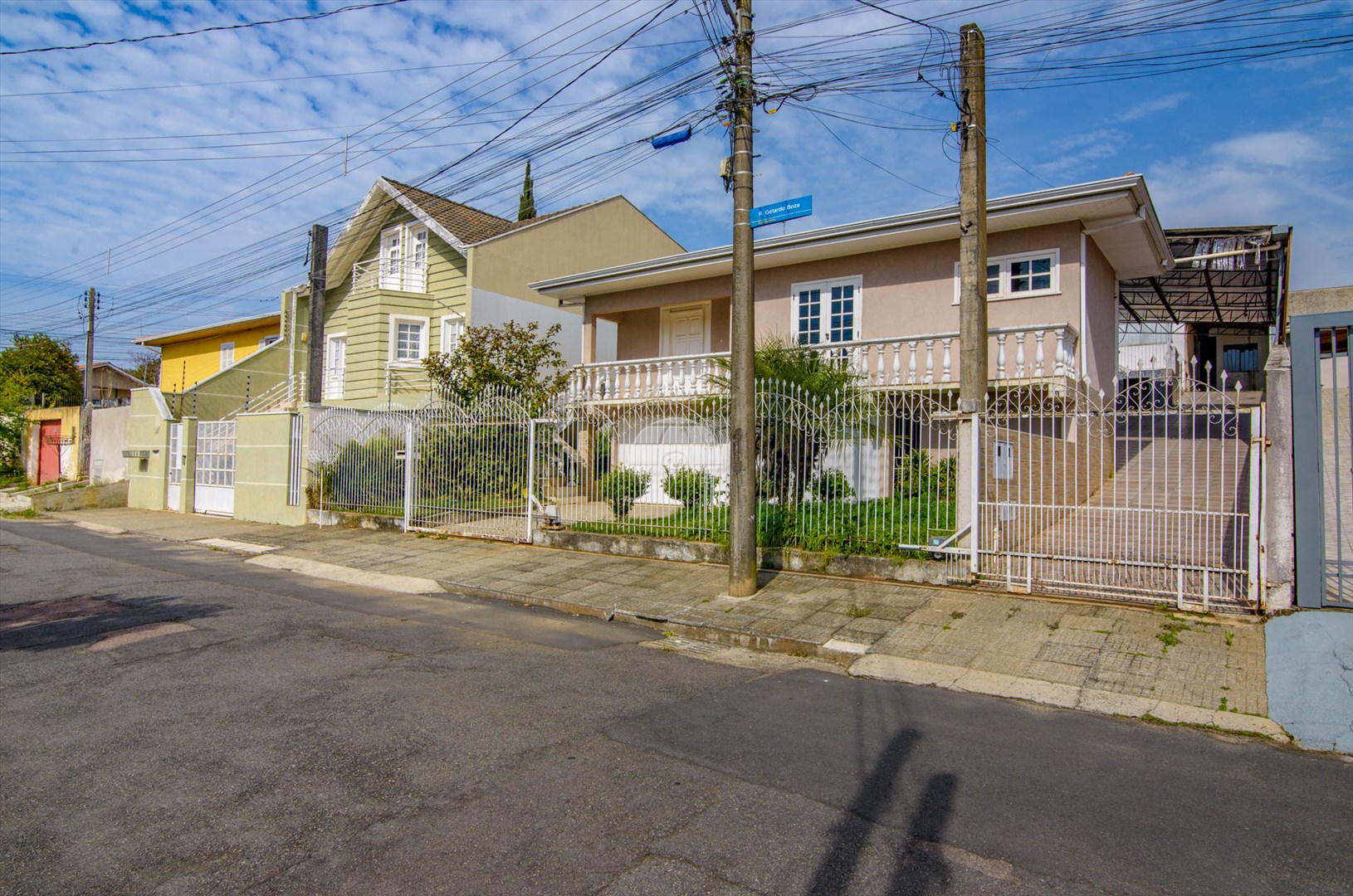 Casa à venda em Butiatuvinha, Curitiba — Portal Chave Fácil