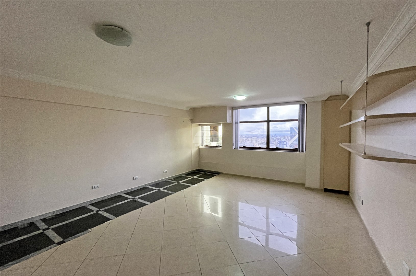 Sala/Conjunto Comercial para alugar em Água Verde, Curitiba — Portal Chave Fácil