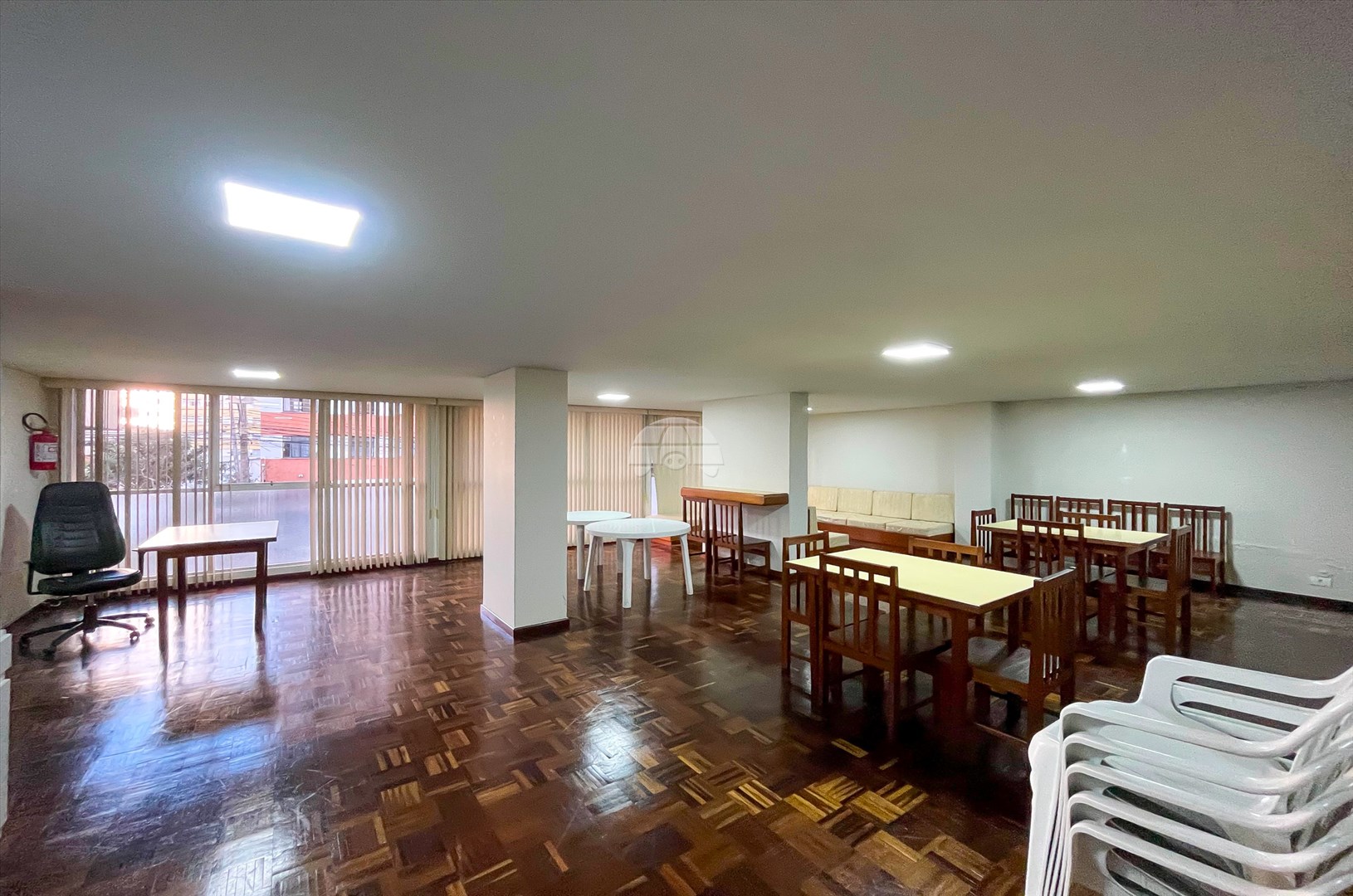 Apartamento para alugar em Cristo Rei, Curitiba — Outrasul Imobiliária