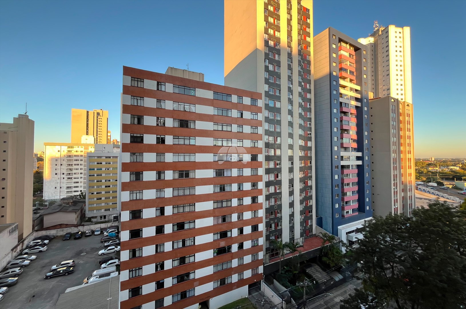 Apartamento para alugar em Cristo Rei, Curitiba — Outrasul Imobiliária