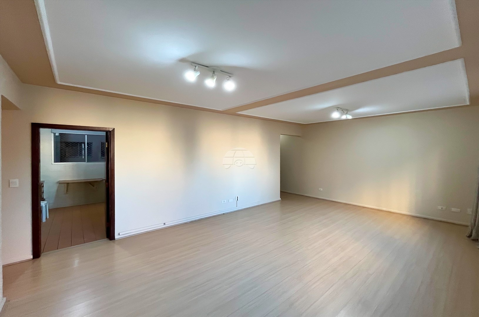 Apartamento para alugar em Cristo Rei, Curitiba — Outrasul Imobiliária