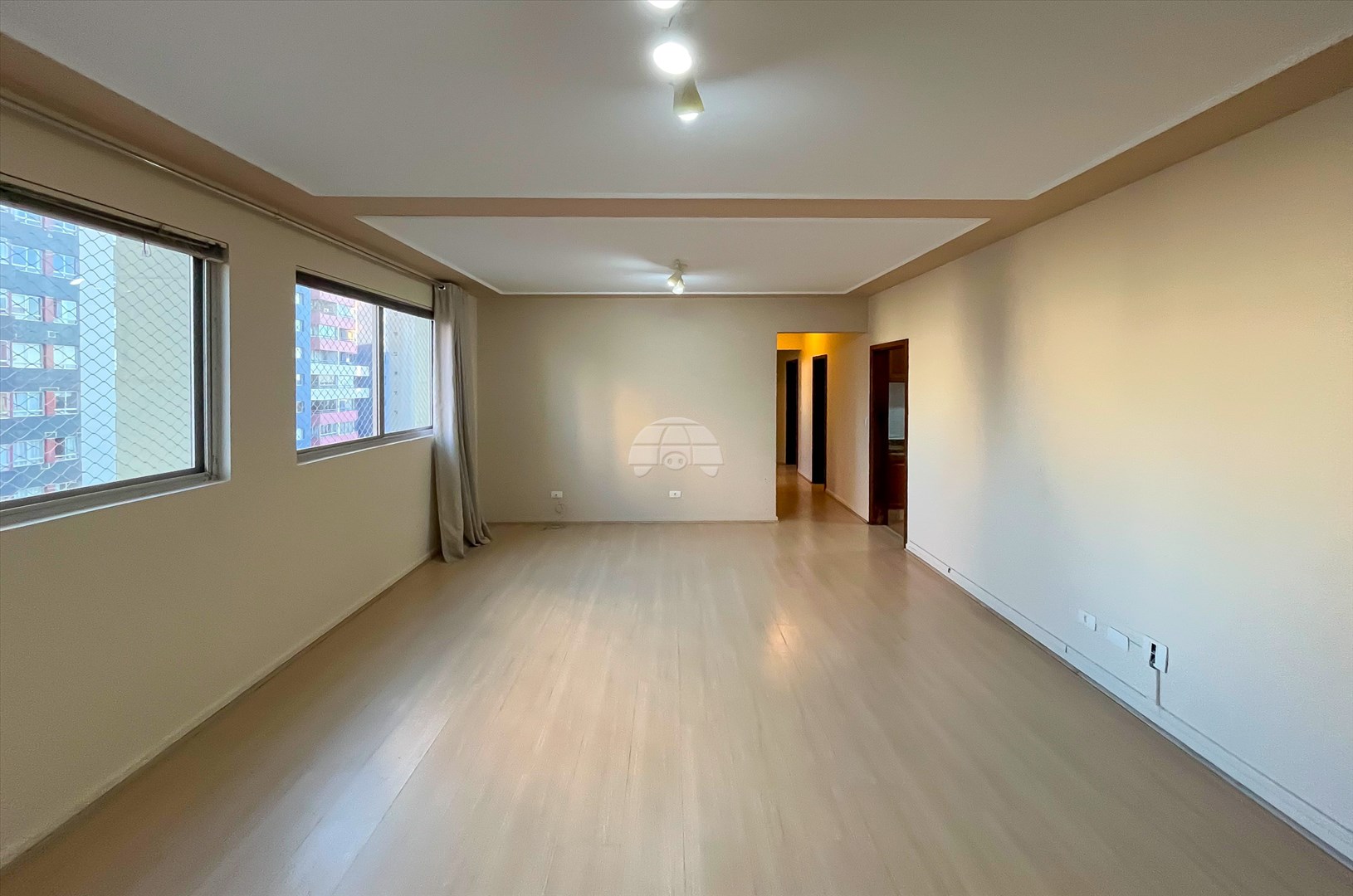 Apartamento para alugar em Cristo Rei, Curitiba — Outrasul Imobiliária