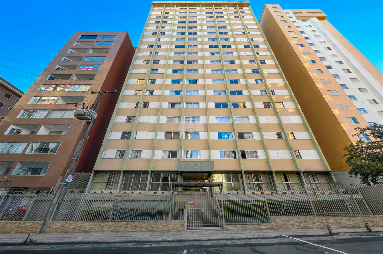 Apartamento para alugar em Cristo Rei, Curitiba — Outrasul Imobiliária