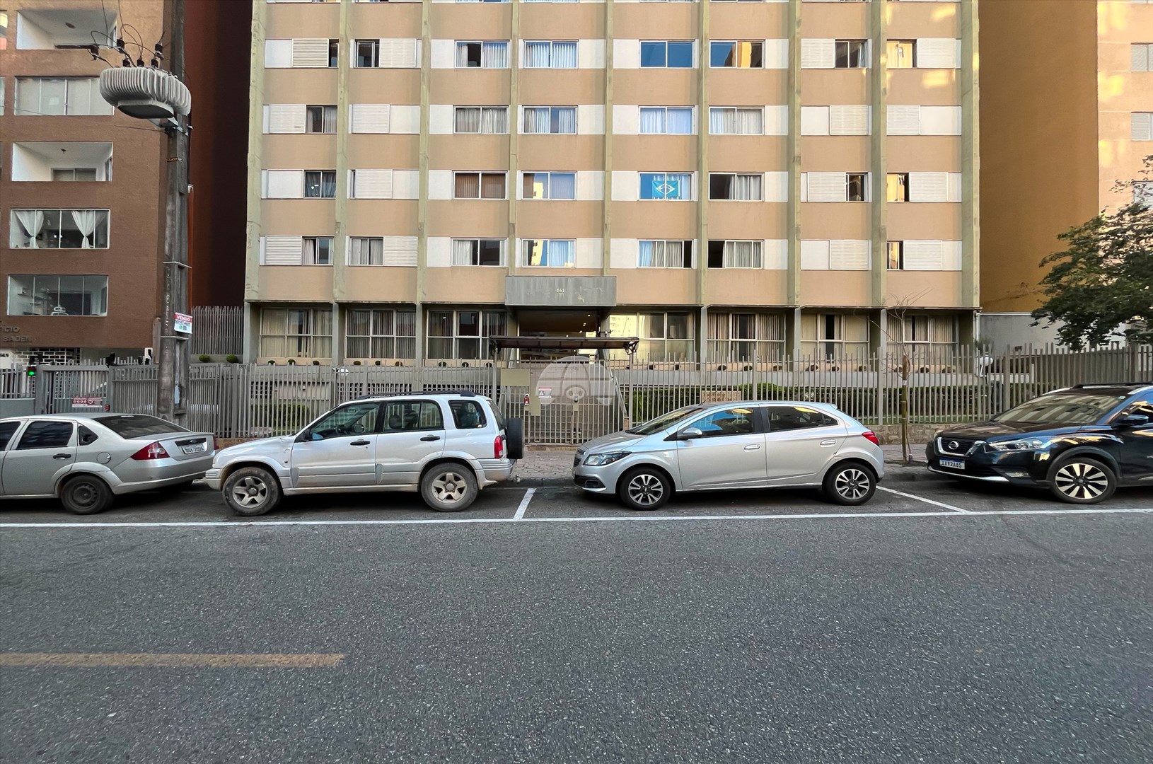 Apartamento para alugar em Cristo Rei, Curitiba — Outrasul Imobiliária