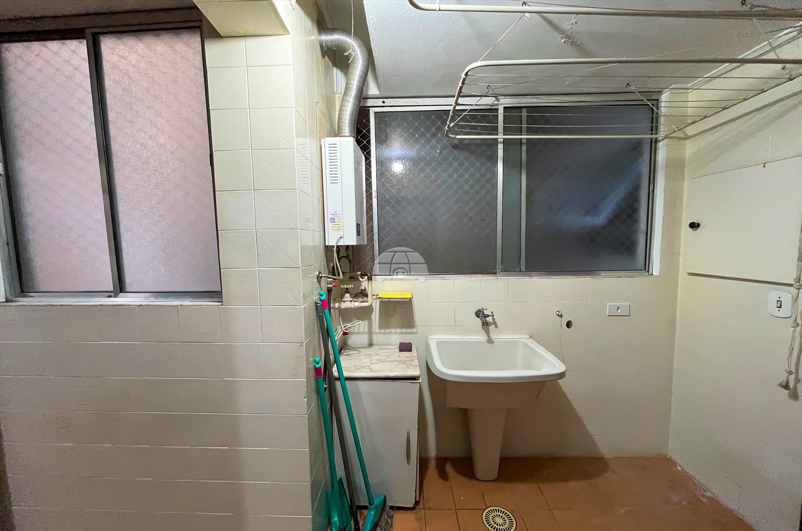 Apartamento para alugar em Cristo Rei, Curitiba — Outrasul Imobiliária