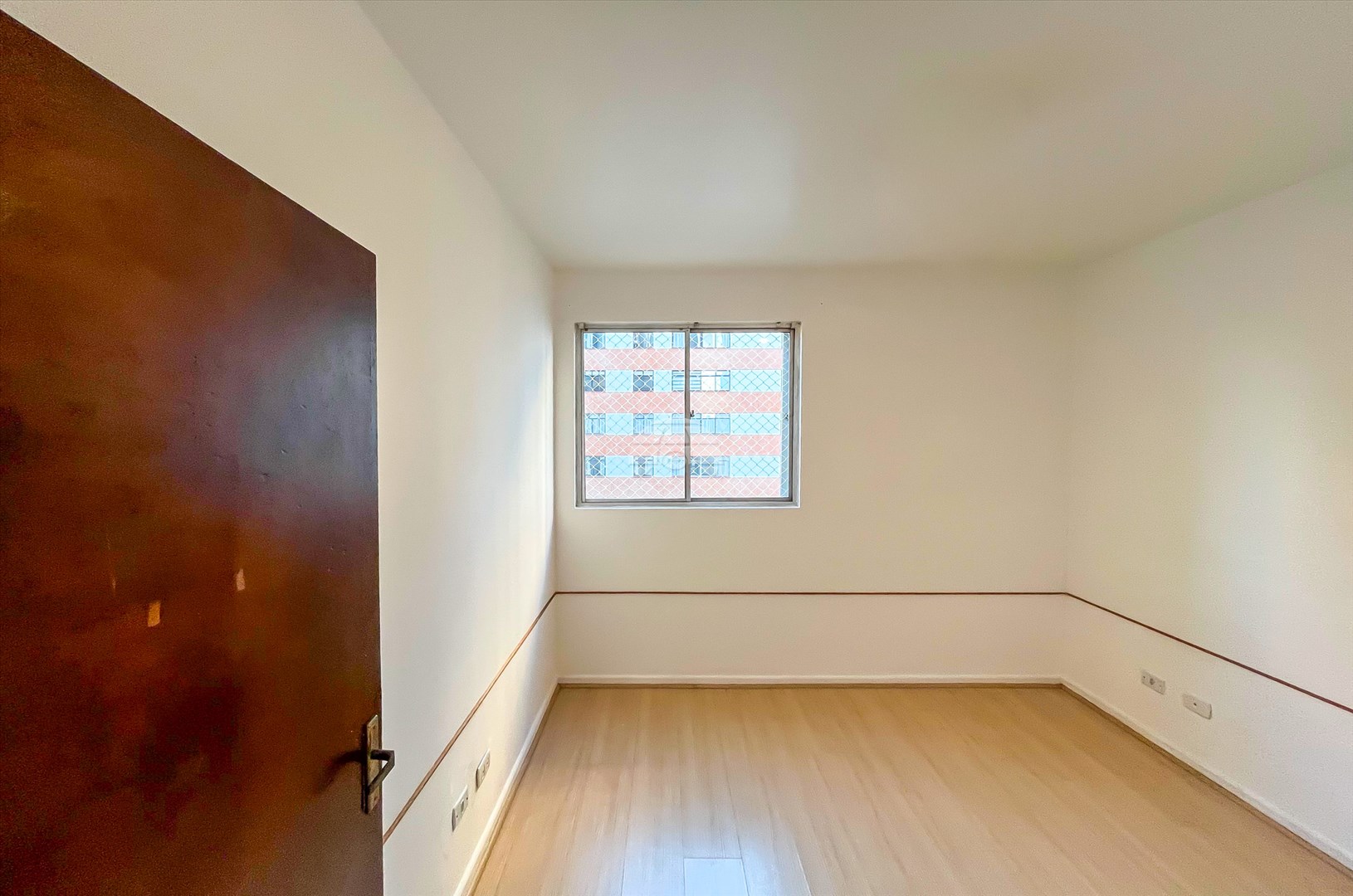 Apartamento para alugar em Cristo Rei, Curitiba — Outrasul Imobiliária