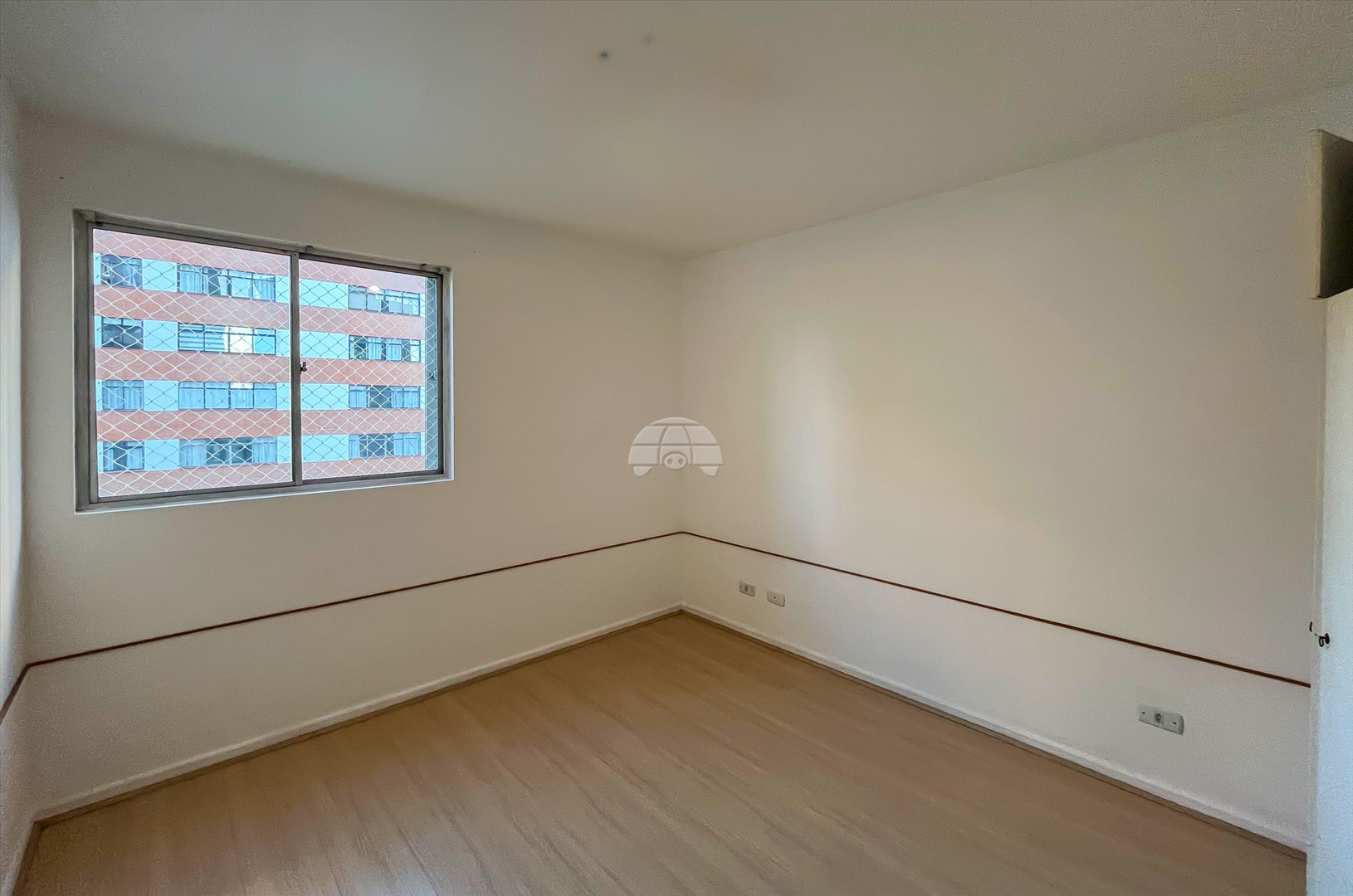 Apartamento para alugar em Cristo Rei, Curitiba — Outrasul Imobiliária