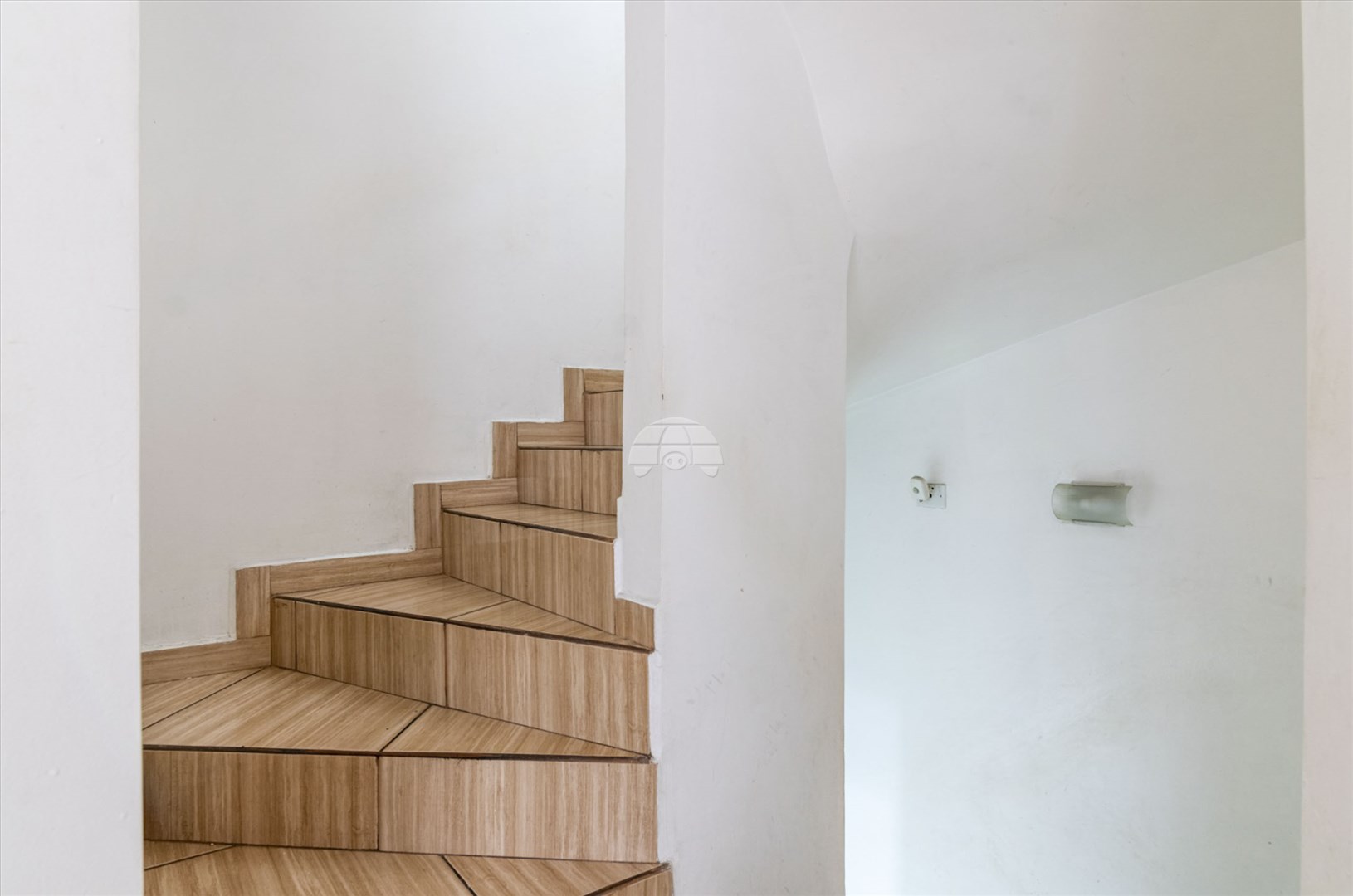 Casa à venda em Sítio Cercado, Curitiba — Outrasul Imobiliária