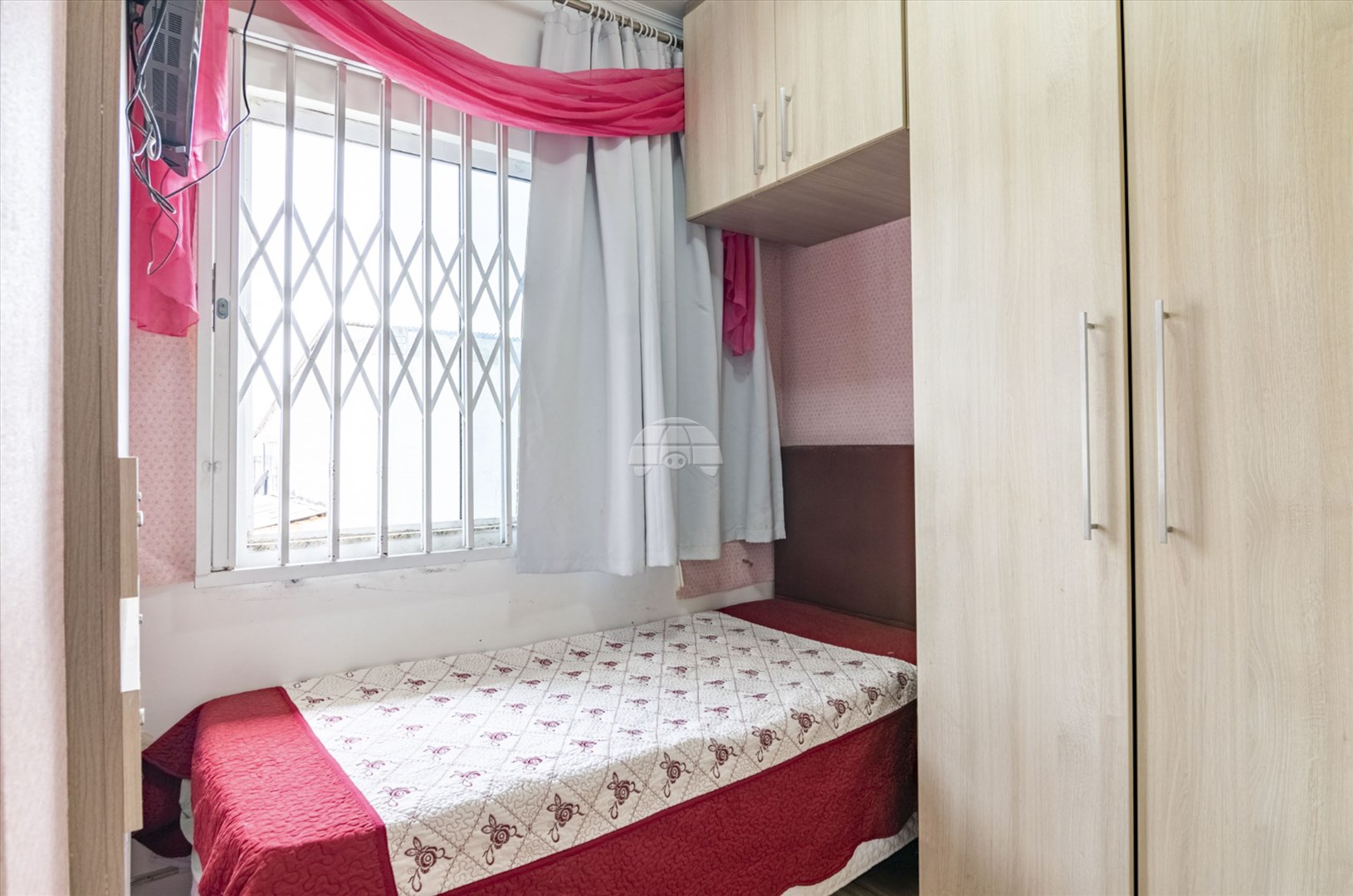 Casa à venda em Sítio Cercado, Curitiba — Outrasul Imobiliária