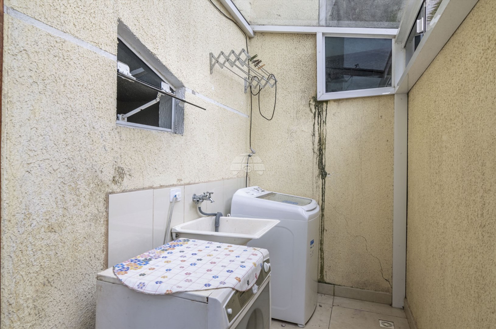 Casa à venda em Sítio Cercado, Curitiba — Outrasul Imobiliária