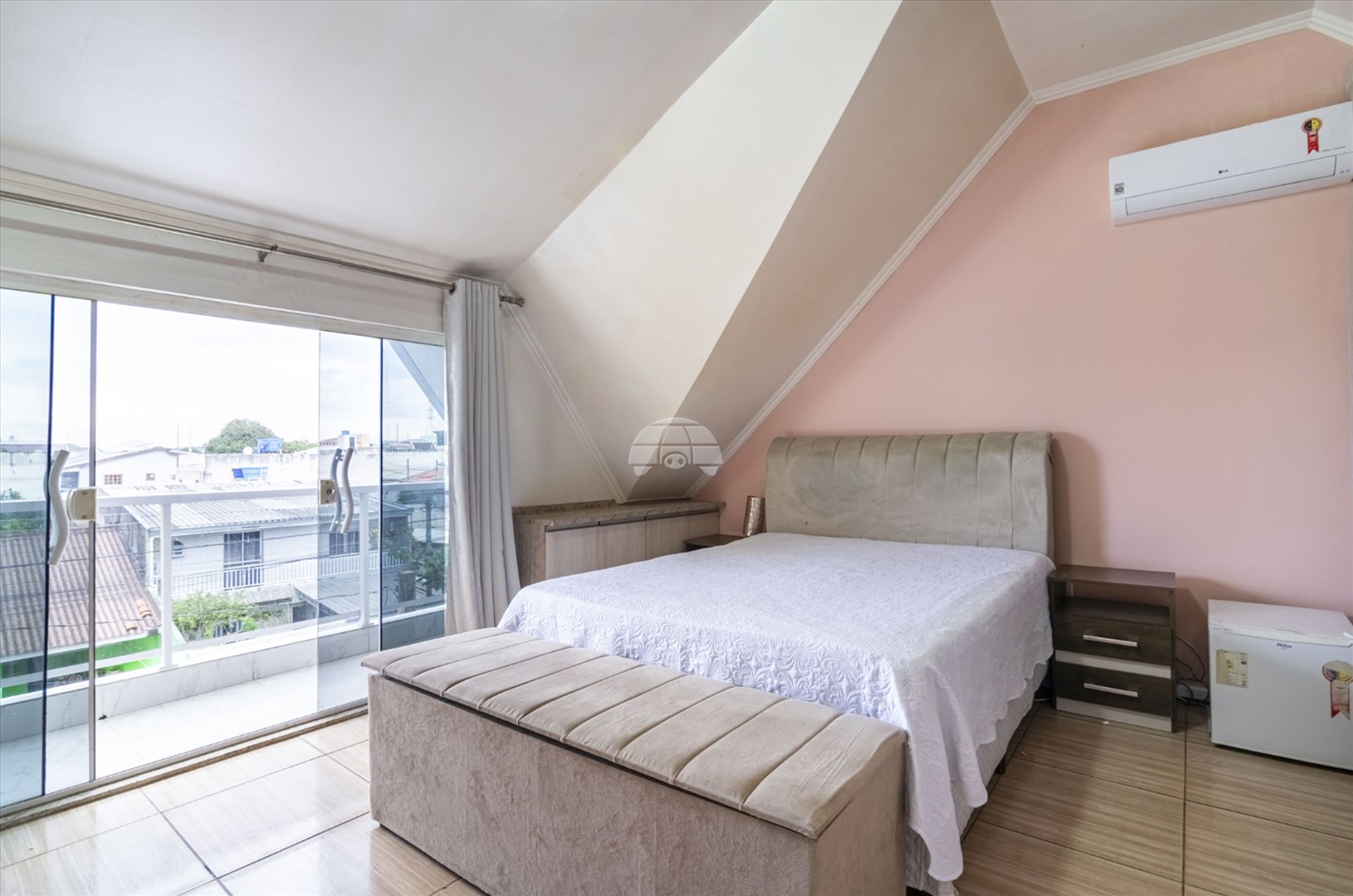 Casa à venda em Sítio Cercado, Curitiba — Outrasul Imobiliária