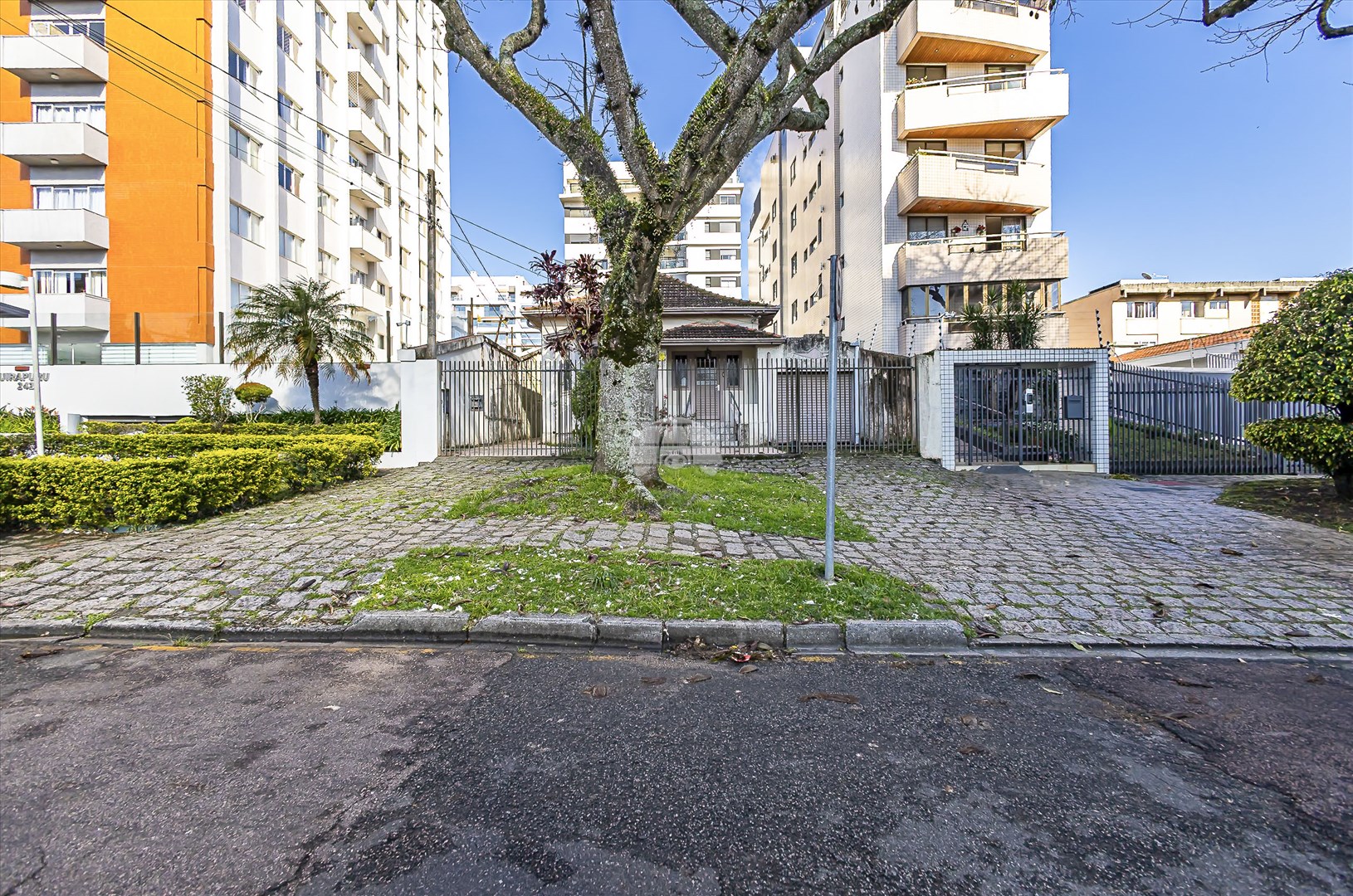 Terreno/Área à venda em Água Verde, Curitiba — Portal Chave Fácil