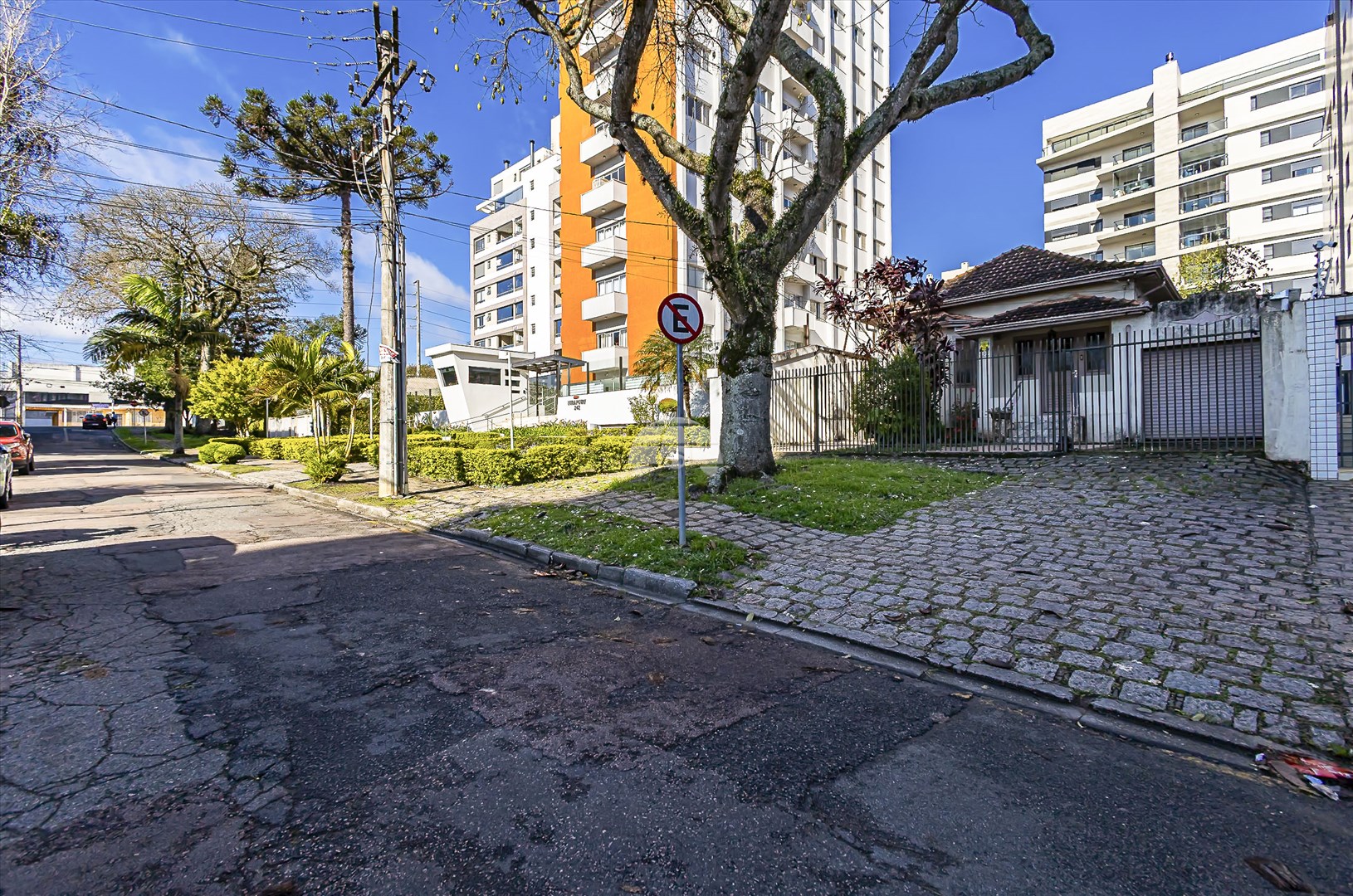 Terreno/Área à venda em Água Verde, Curitiba — Portal Chave Fácil