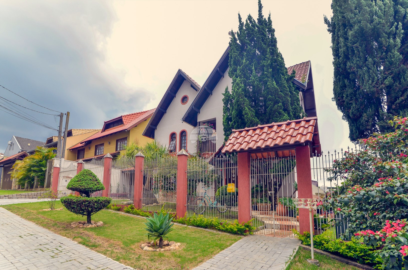 Casa Residencial para Venda no Bairro Santa Felicidade ref. 229332 (1 / 10)