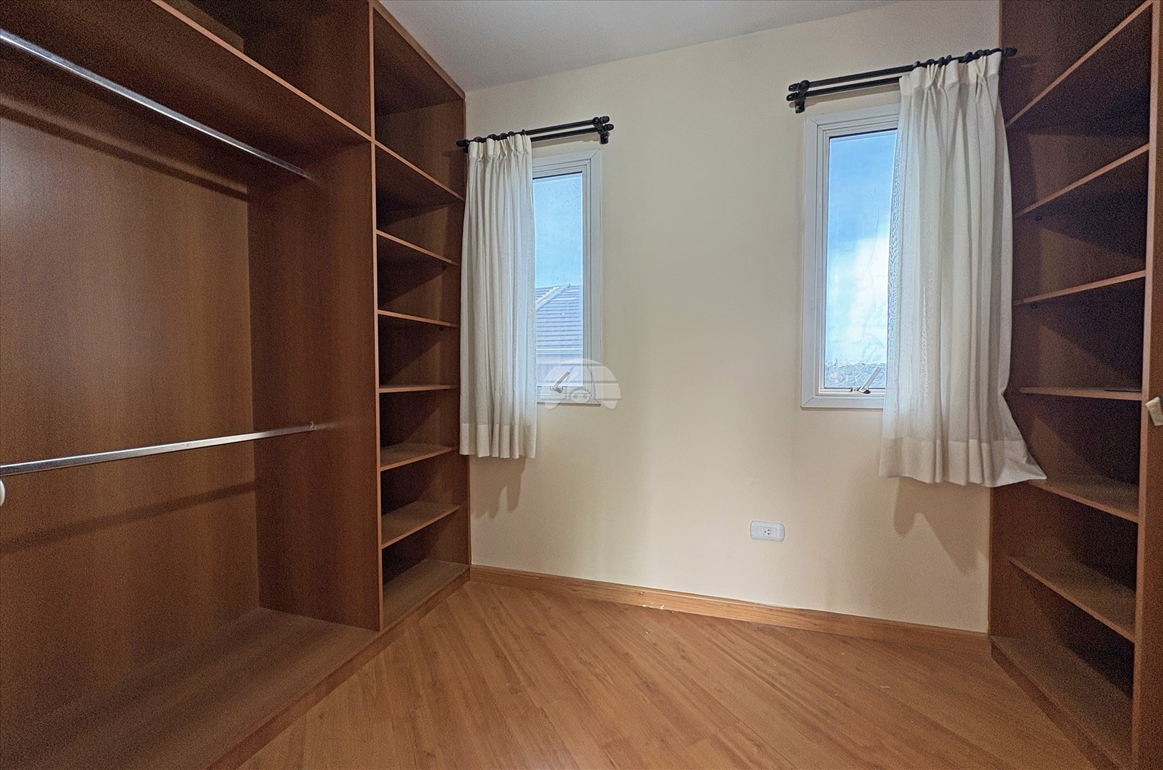 Casa para alugar em Boa Vista, Curitiba — MAFI ADMINISTRADORA DE IMOVEIS LTDA