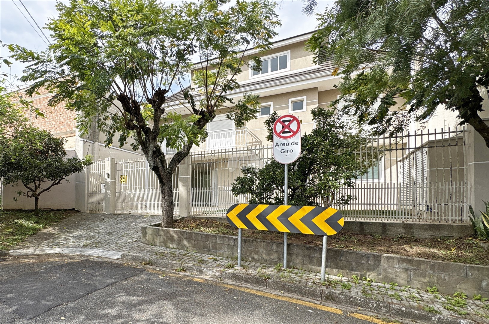 Casa para alugar em Boa Vista, Curitiba — MAFI ADMINISTRADORA DE IMOVEIS LTDA