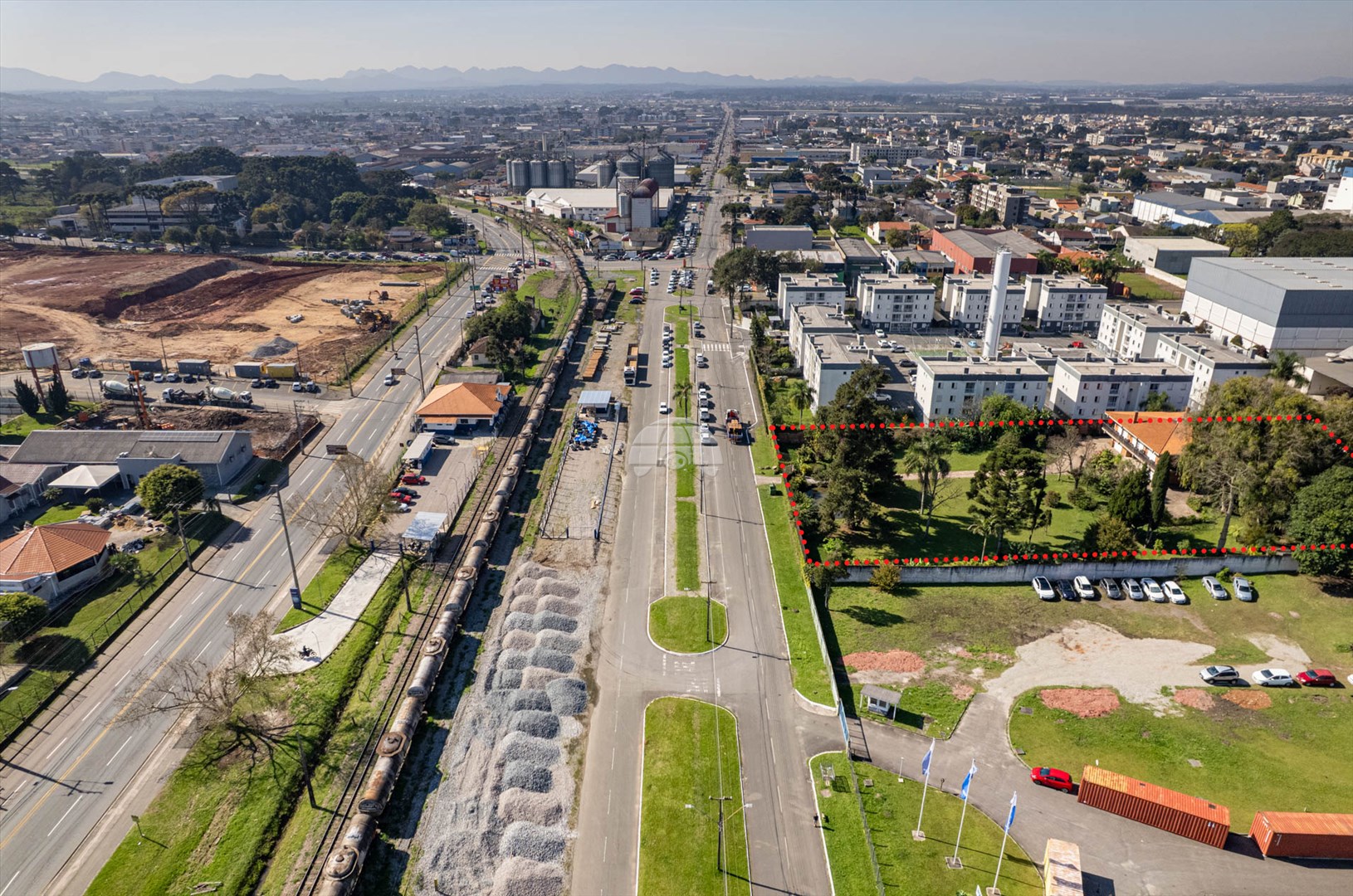 Terreno/Área à venda em Centro, Pinhais — Portal Chave Fácil
