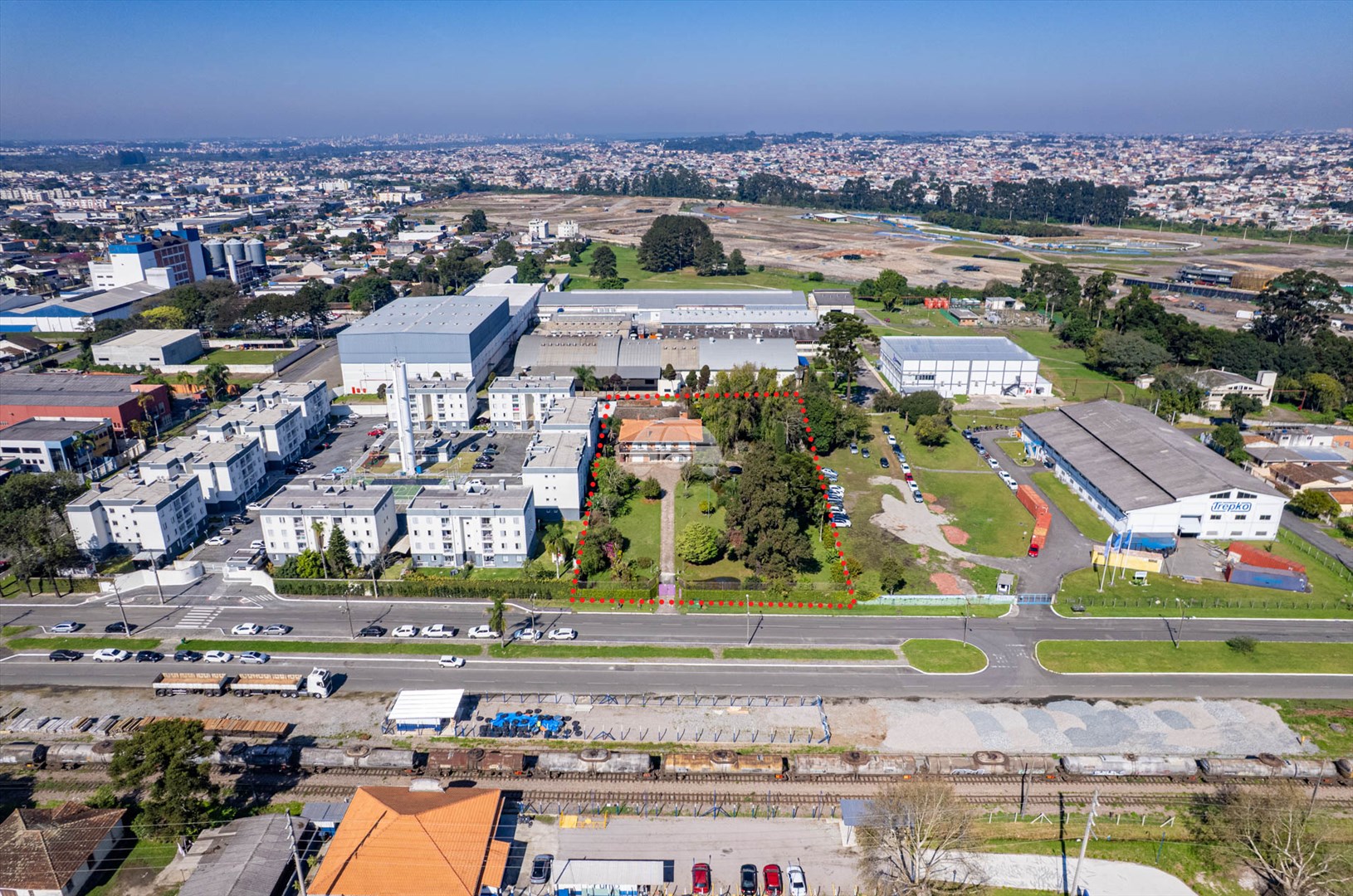 Terreno/Área à venda em Centro, Pinhais — Portal Chave Fácil