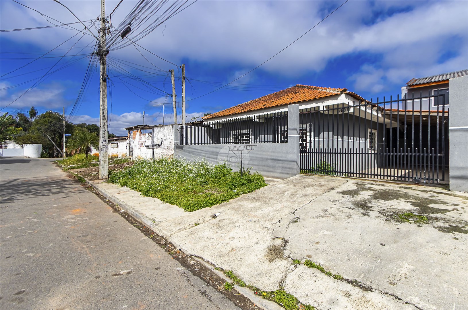 Casa à venda em Alto Boqueirão, Curitiba — Portal Chave Fácil
