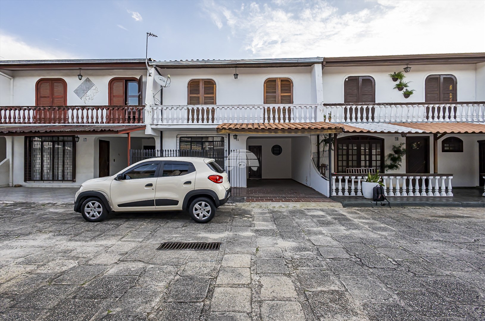 Casa à venda em Hauer, Curitiba — Portal Chave Fácil