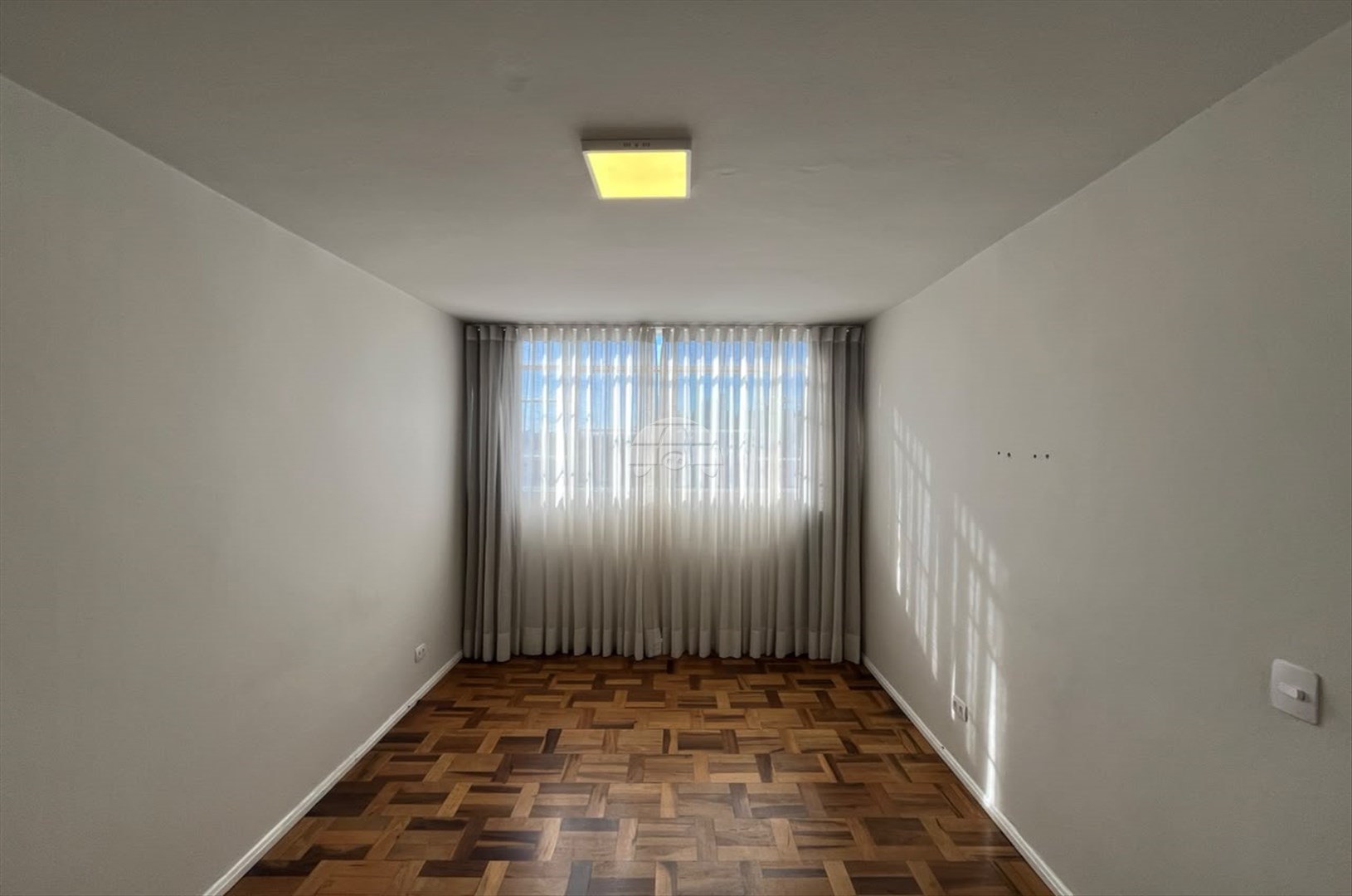 Apartamento para alugar em Cristo Rei, Curitiba — Outrasul Imobiliária